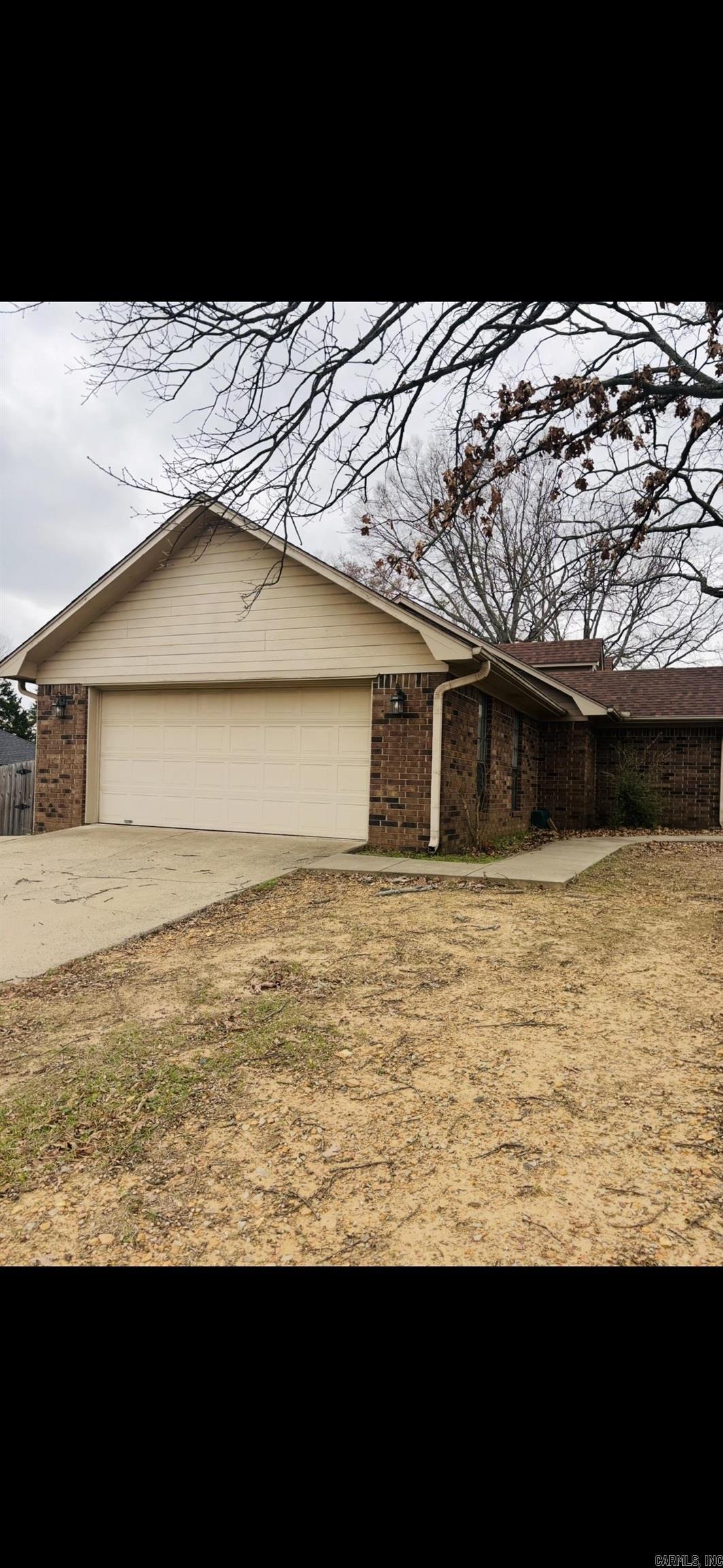 2305 NW meadowlake