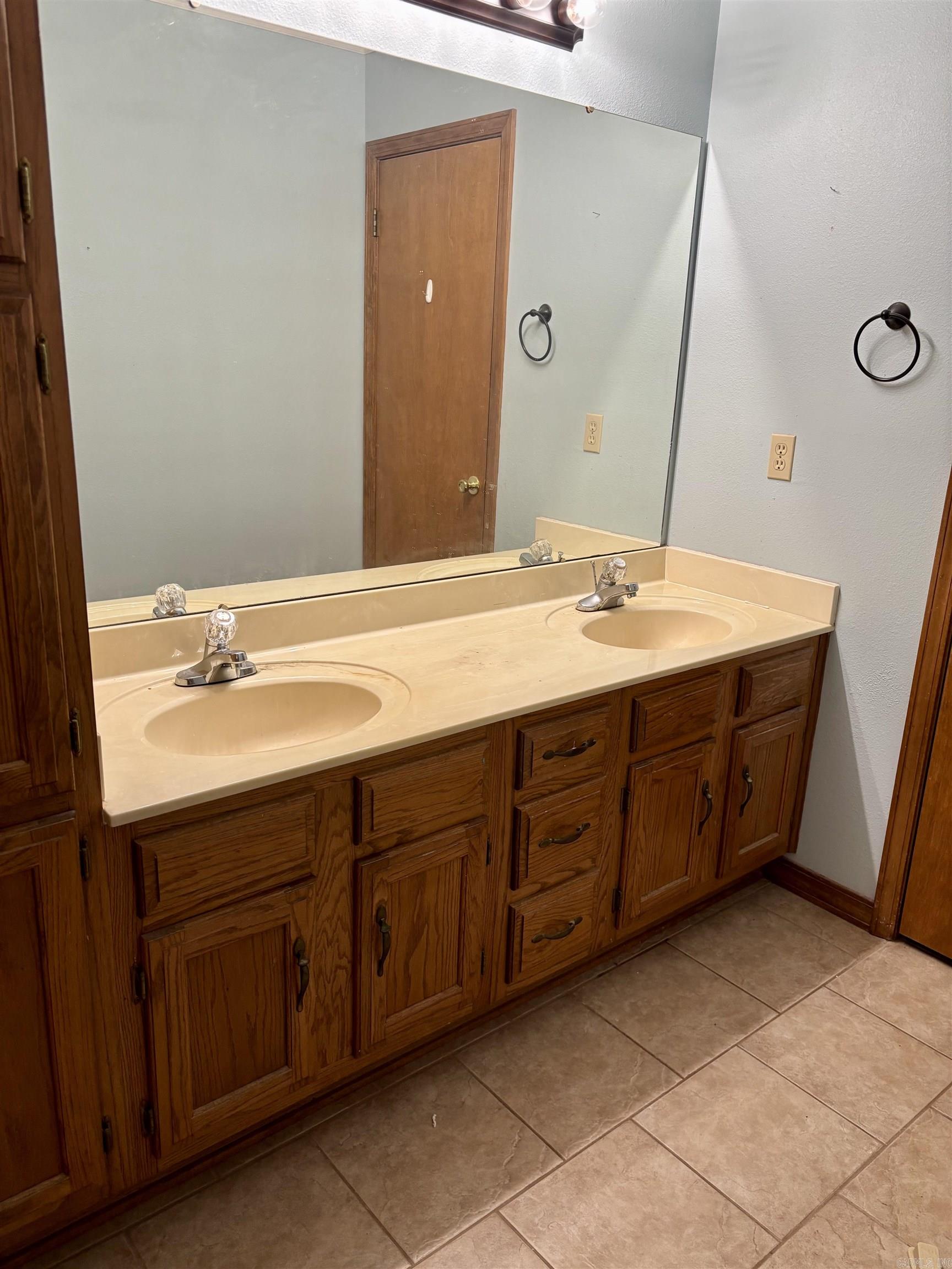 2305 NW meadowlake