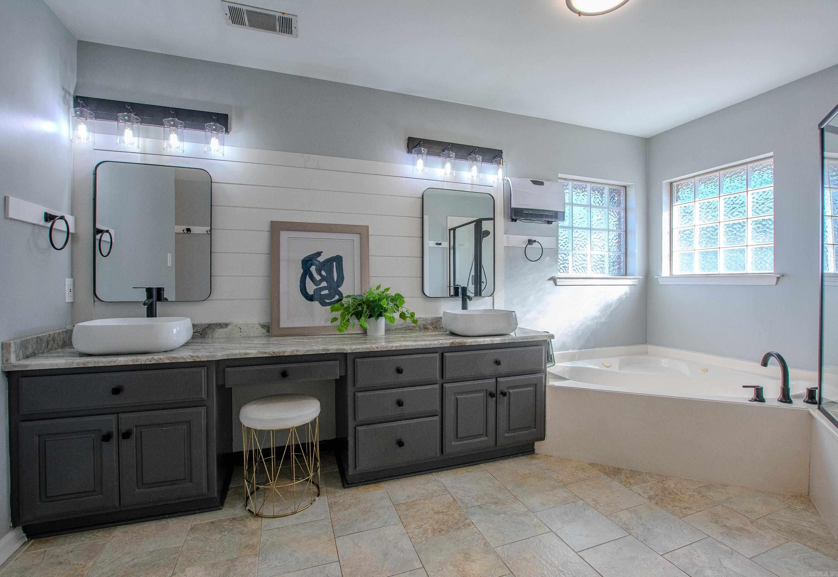 2015 Sawgrass Dr