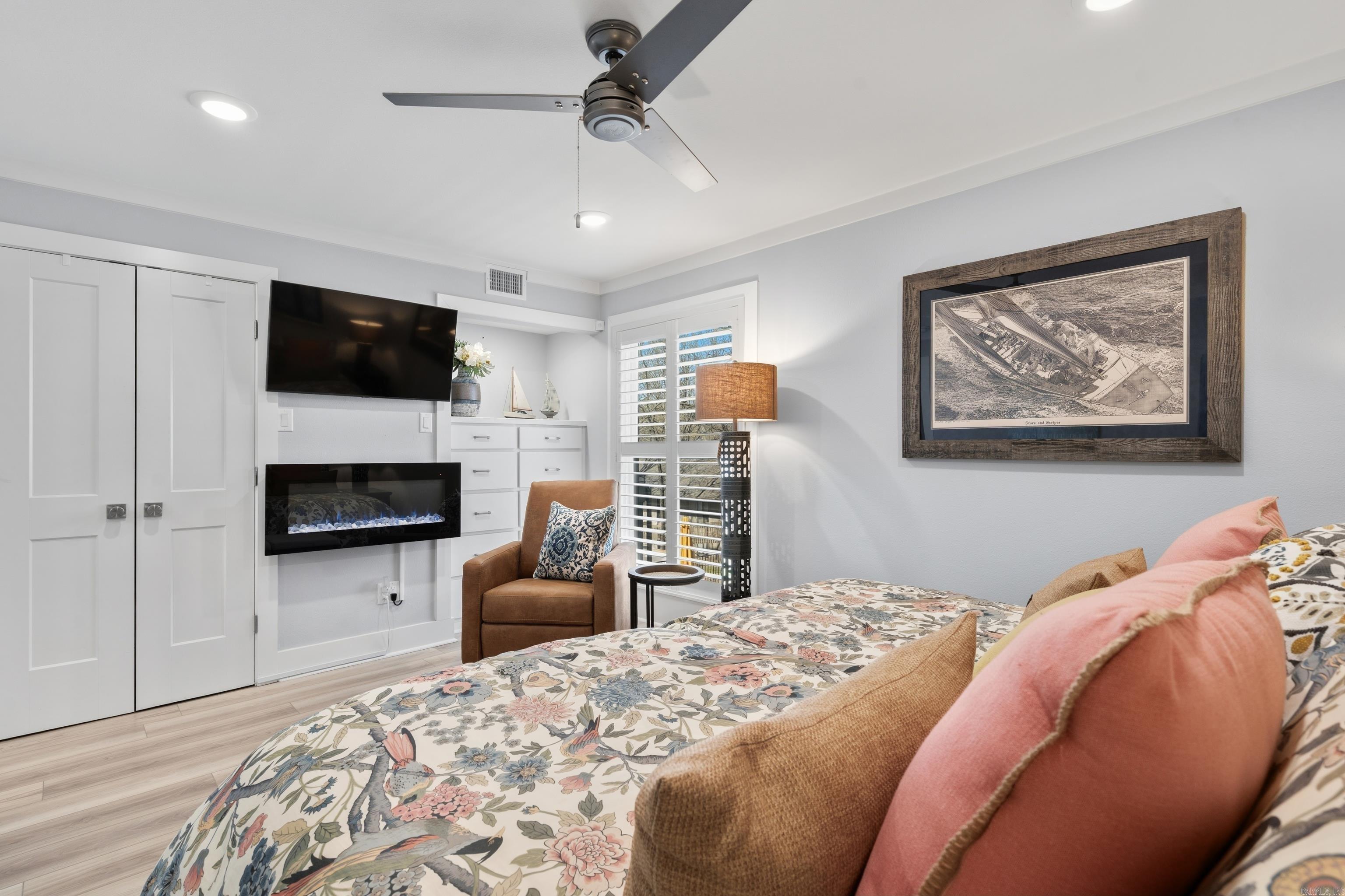 1134 Twin Points Road, E5
