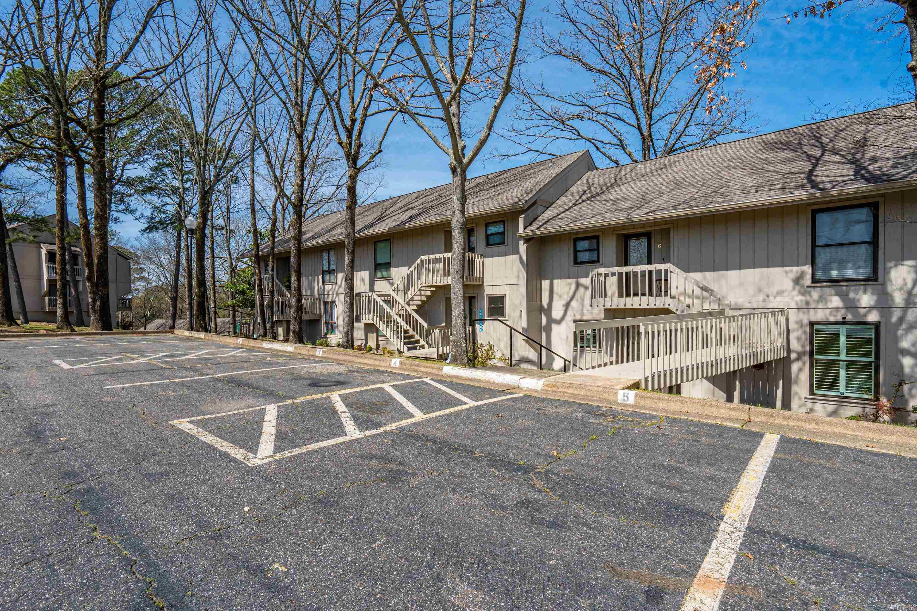 1134 Twin Points Road, E5