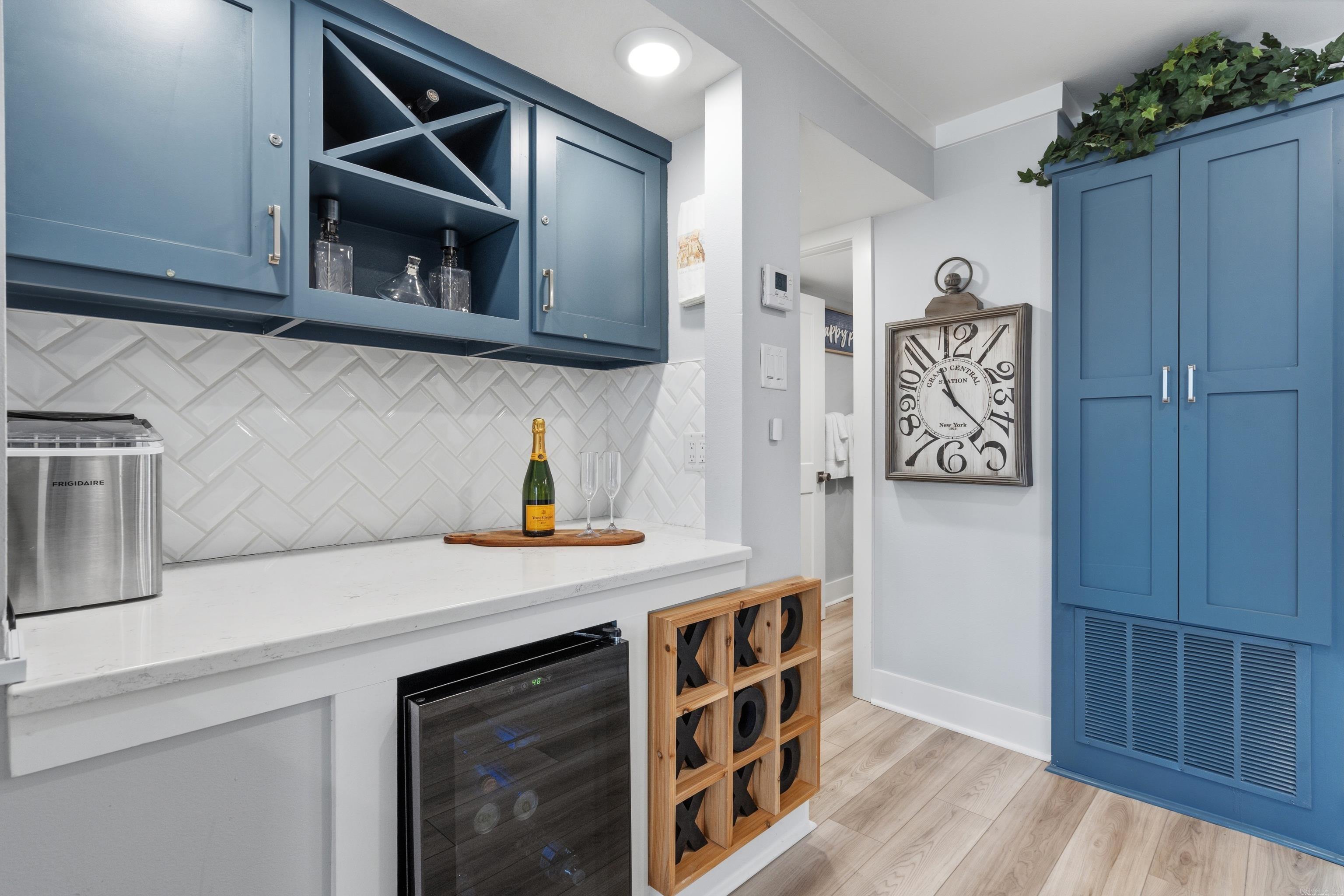 1134 Twin Points Road, E5