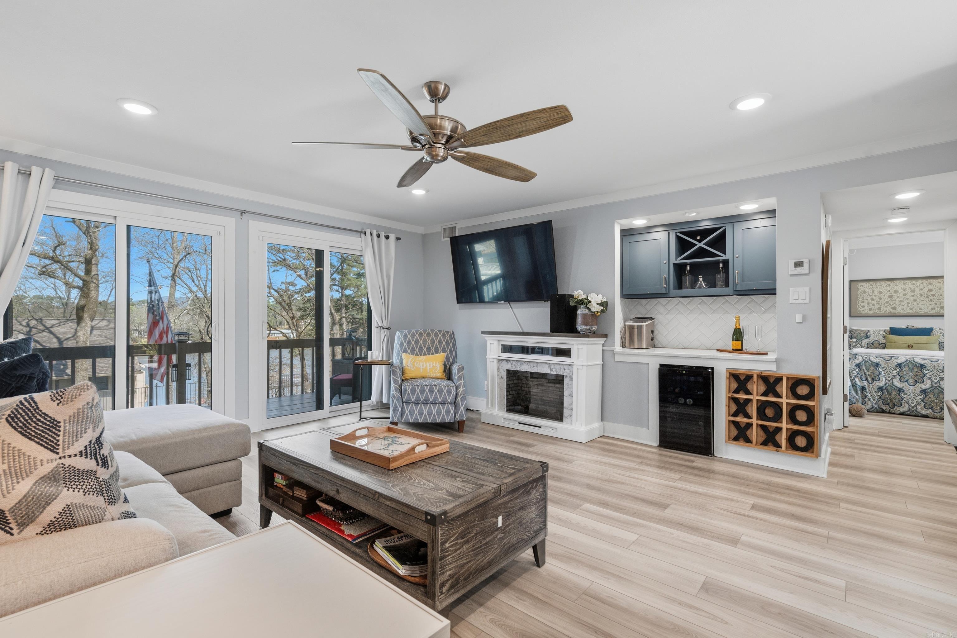 1134 Twin Points Road, E5