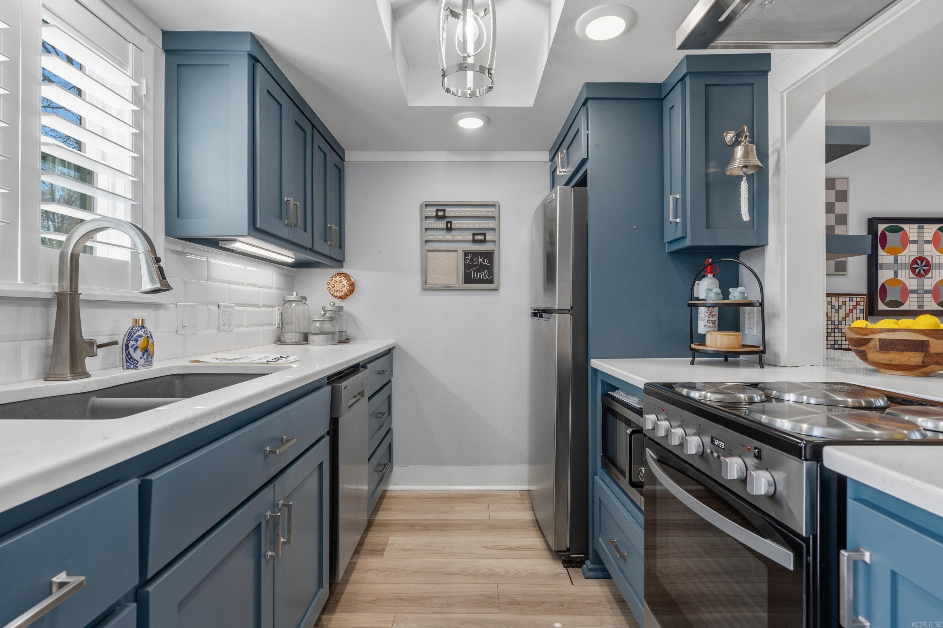 1134 Twin Points Road, E5