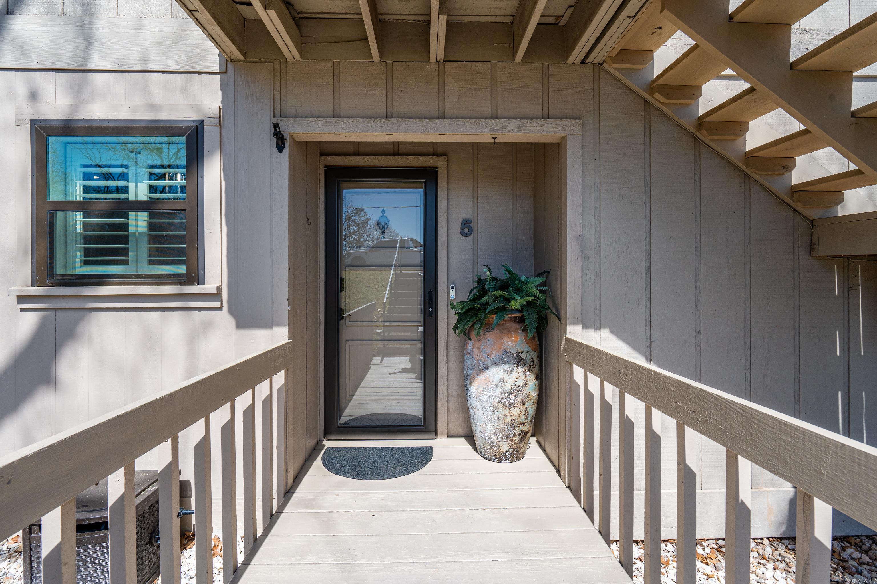 1134 Twin Points Road, E5