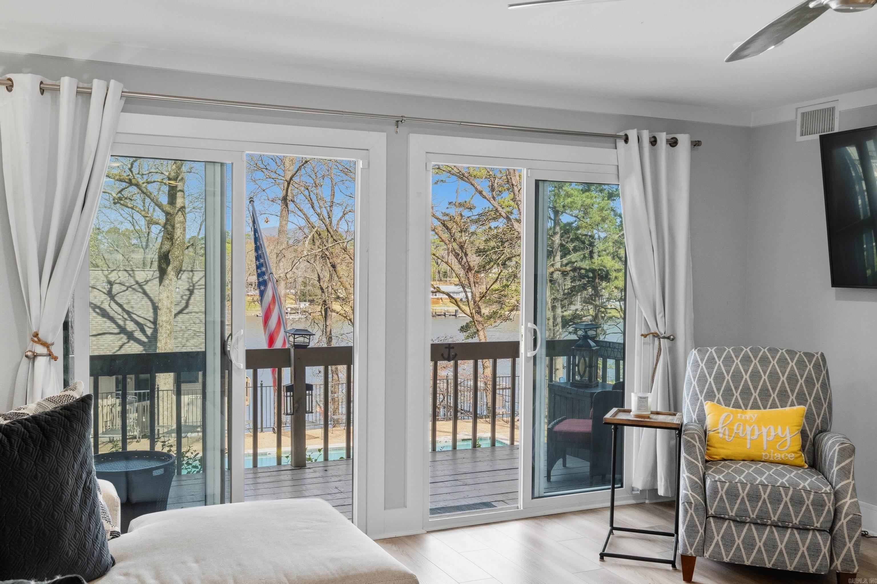 1134 Twin Points Road, E5