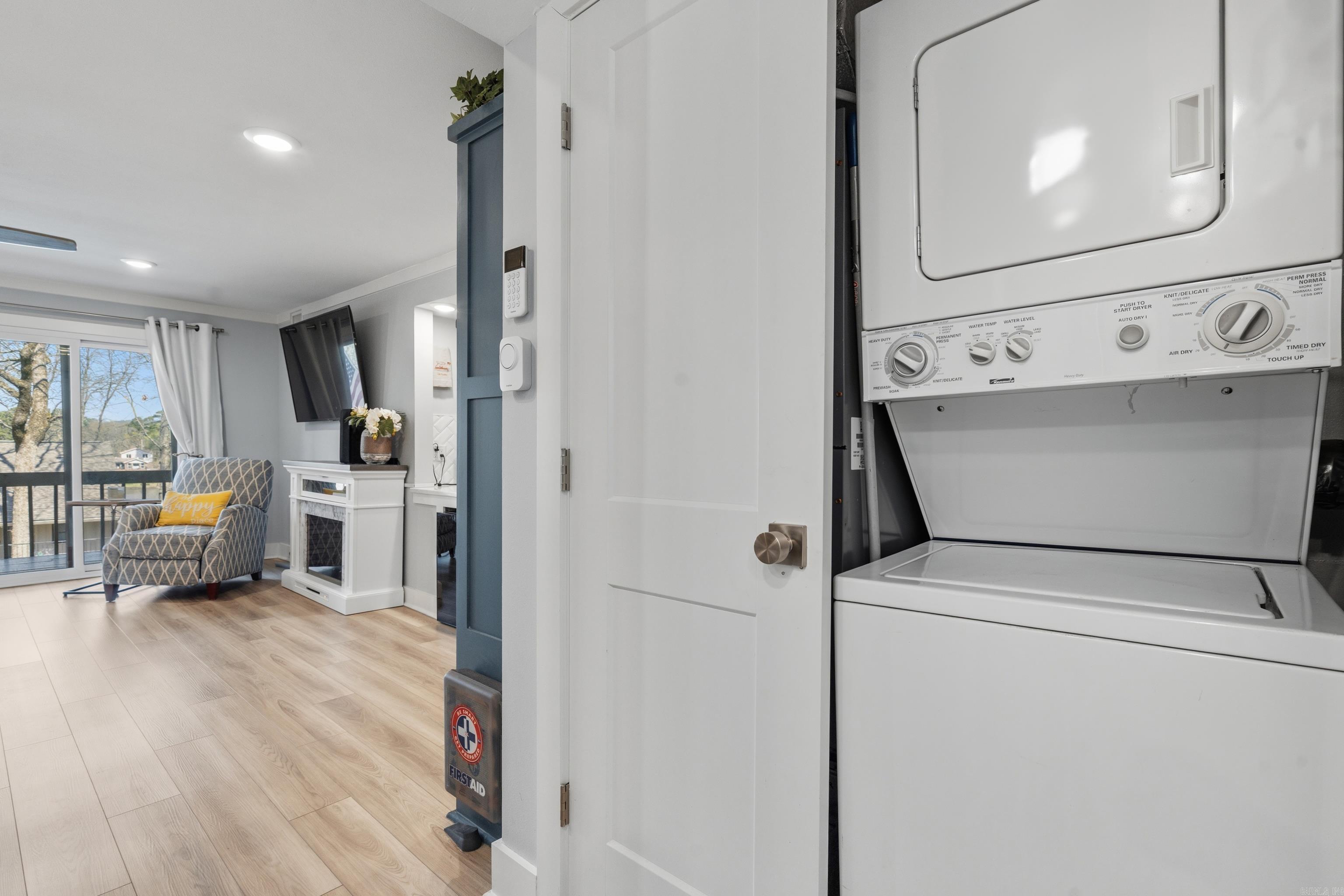 1134 Twin Points Road, E5