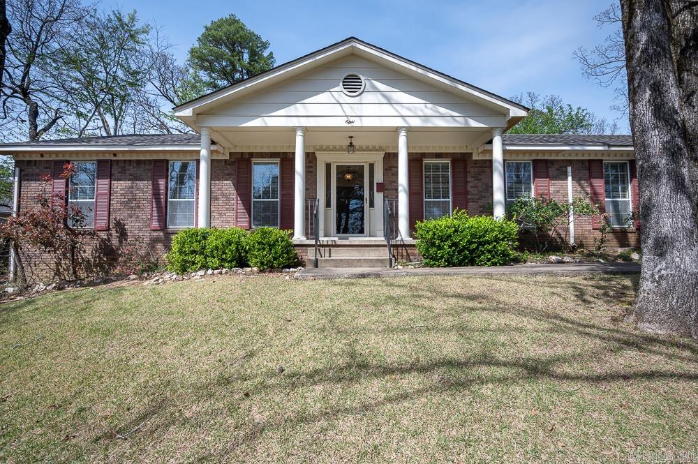 8 Sandstone Court