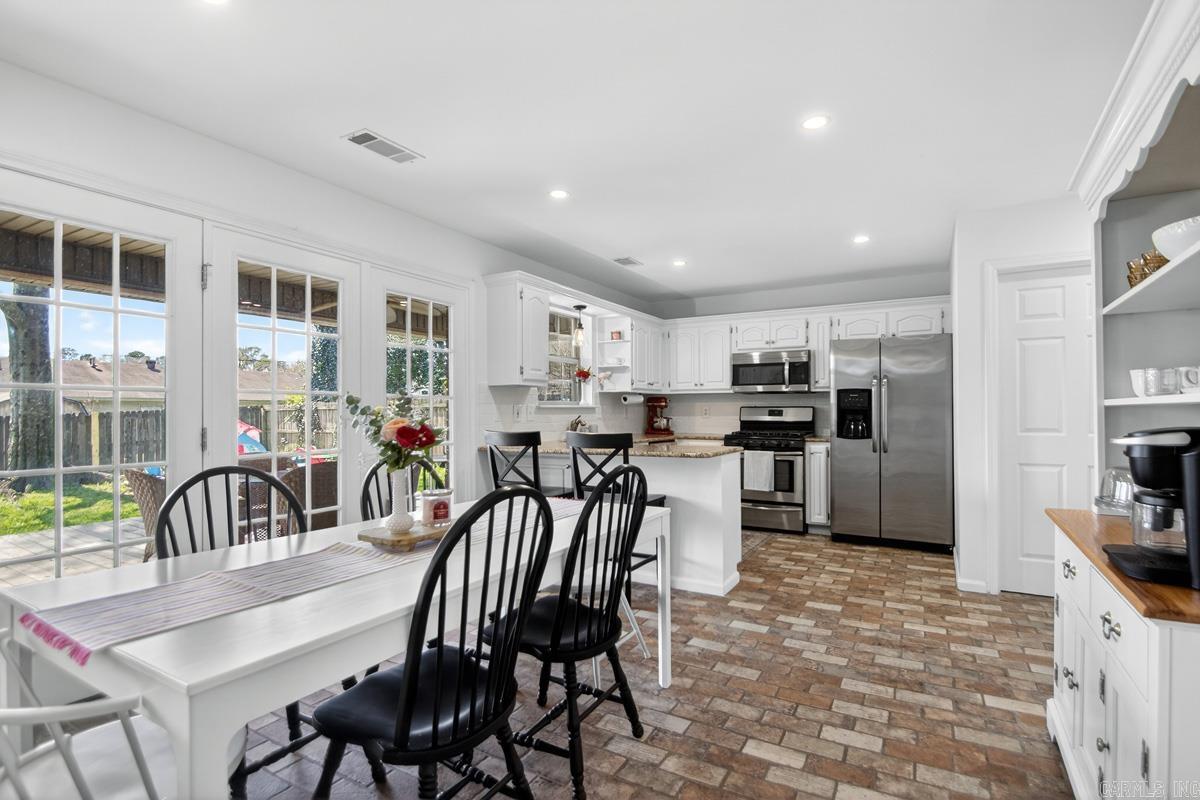 1014 Spring Creek Cove
