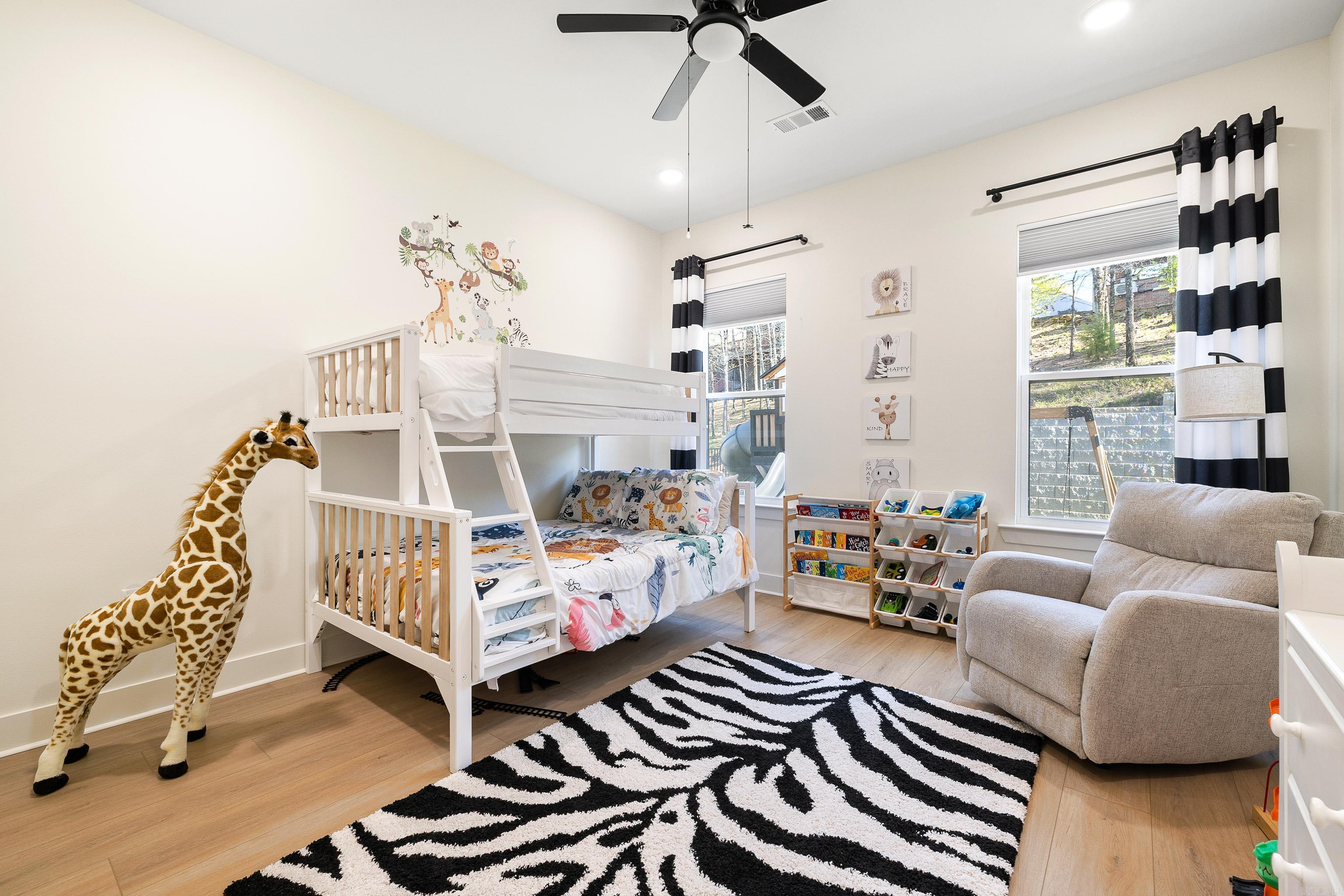 915 Valley Creek