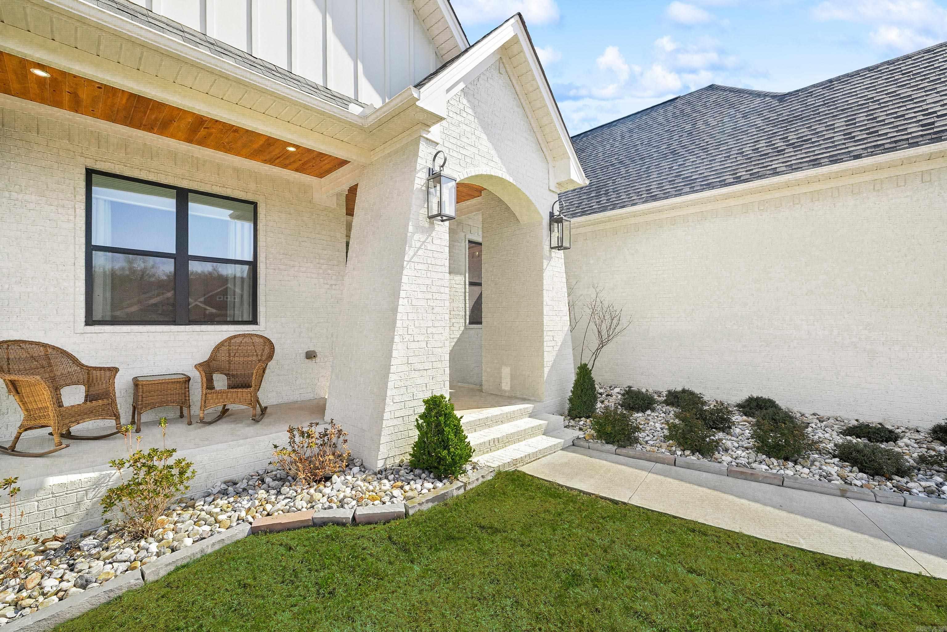 915 Valley Creek