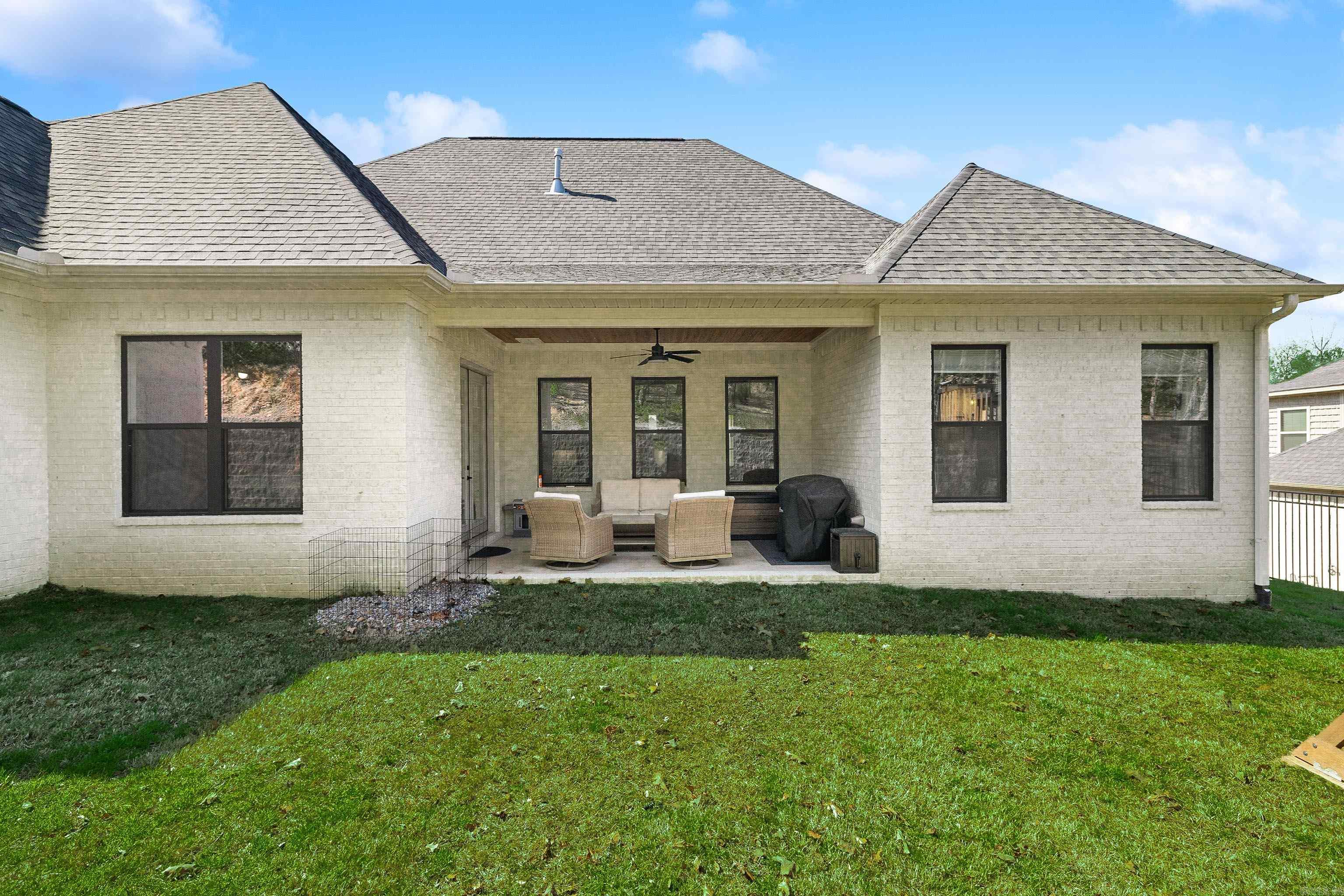 915 Valley Creek