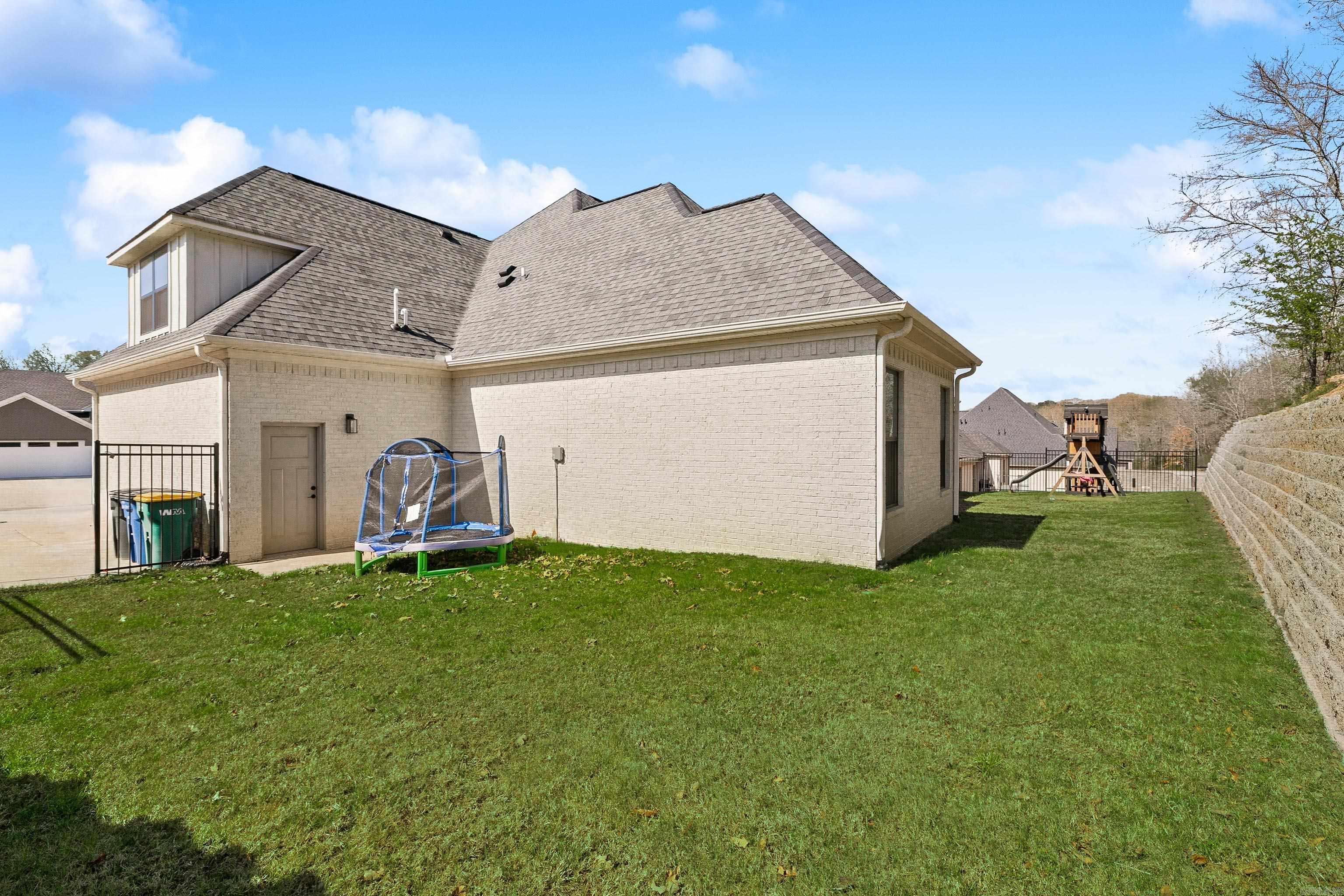 915 Valley Creek
