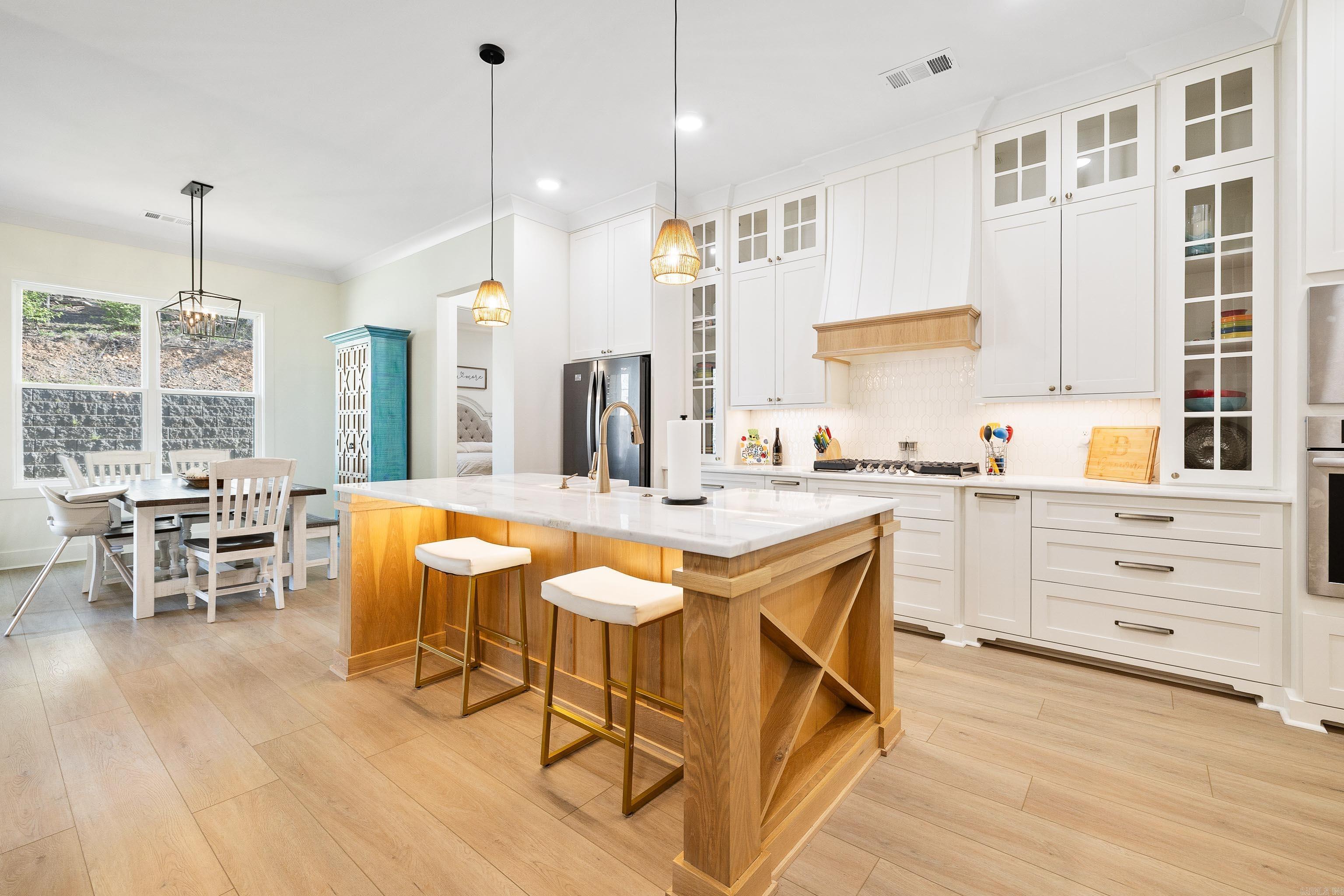 915 Valley Creek