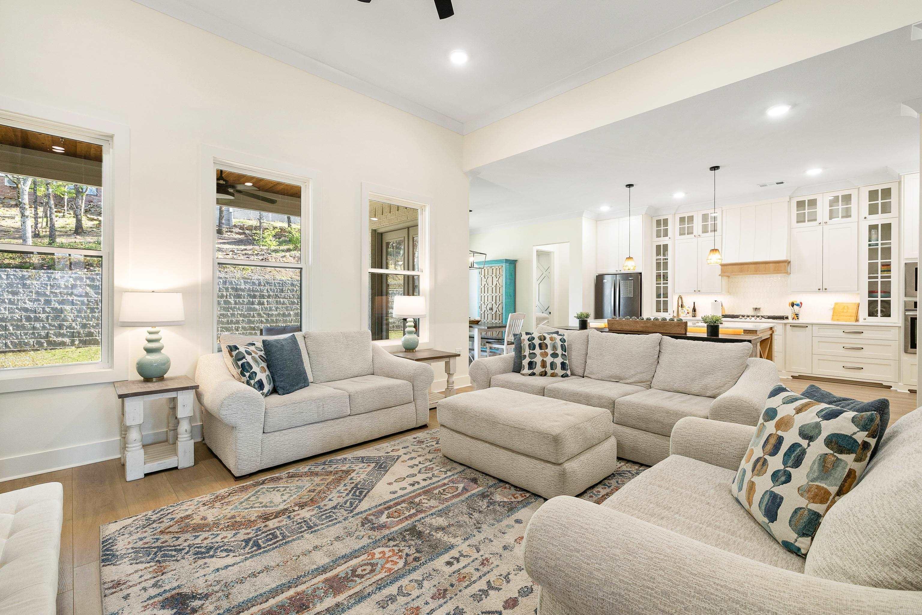 915 Valley Creek