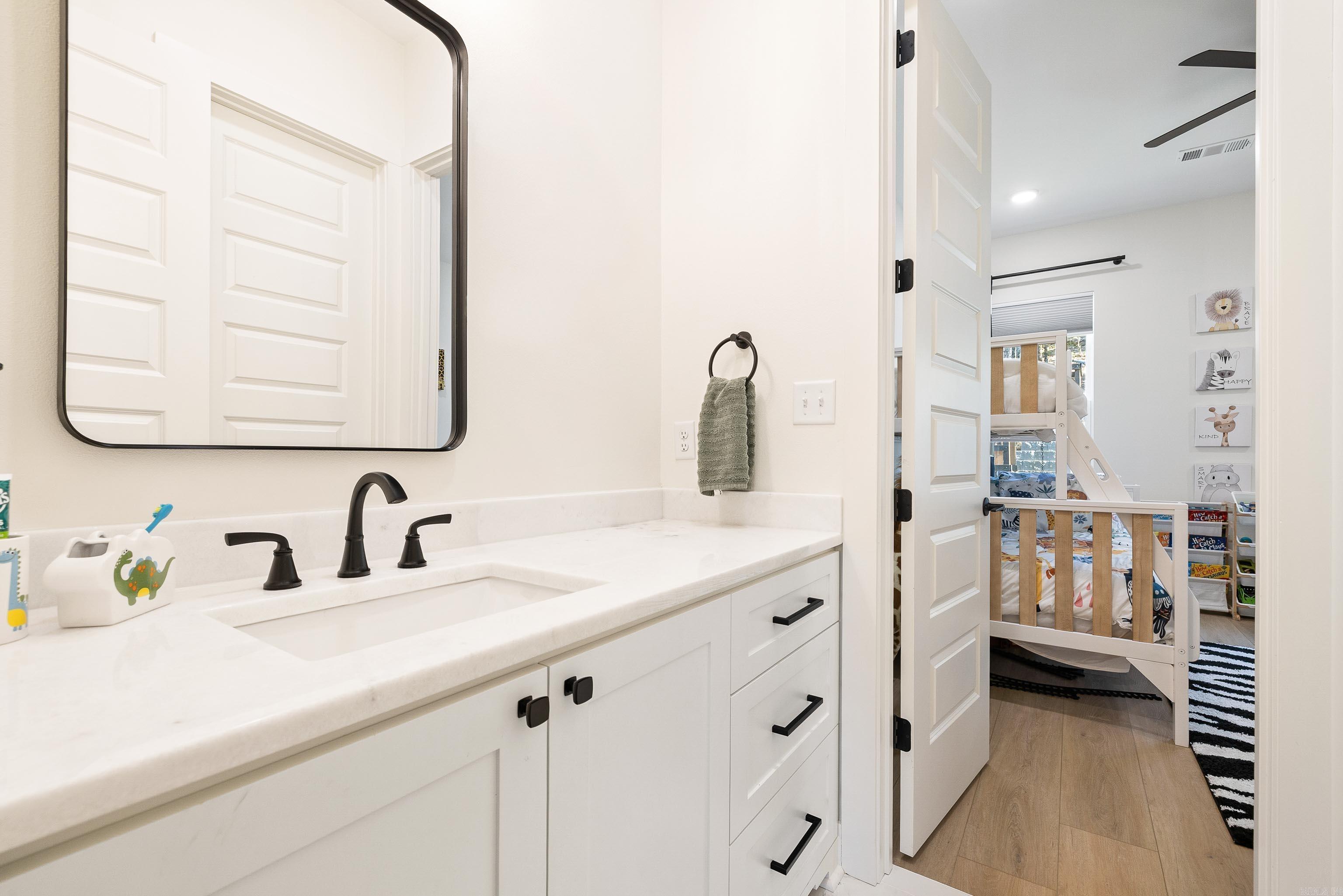 915 Valley Creek