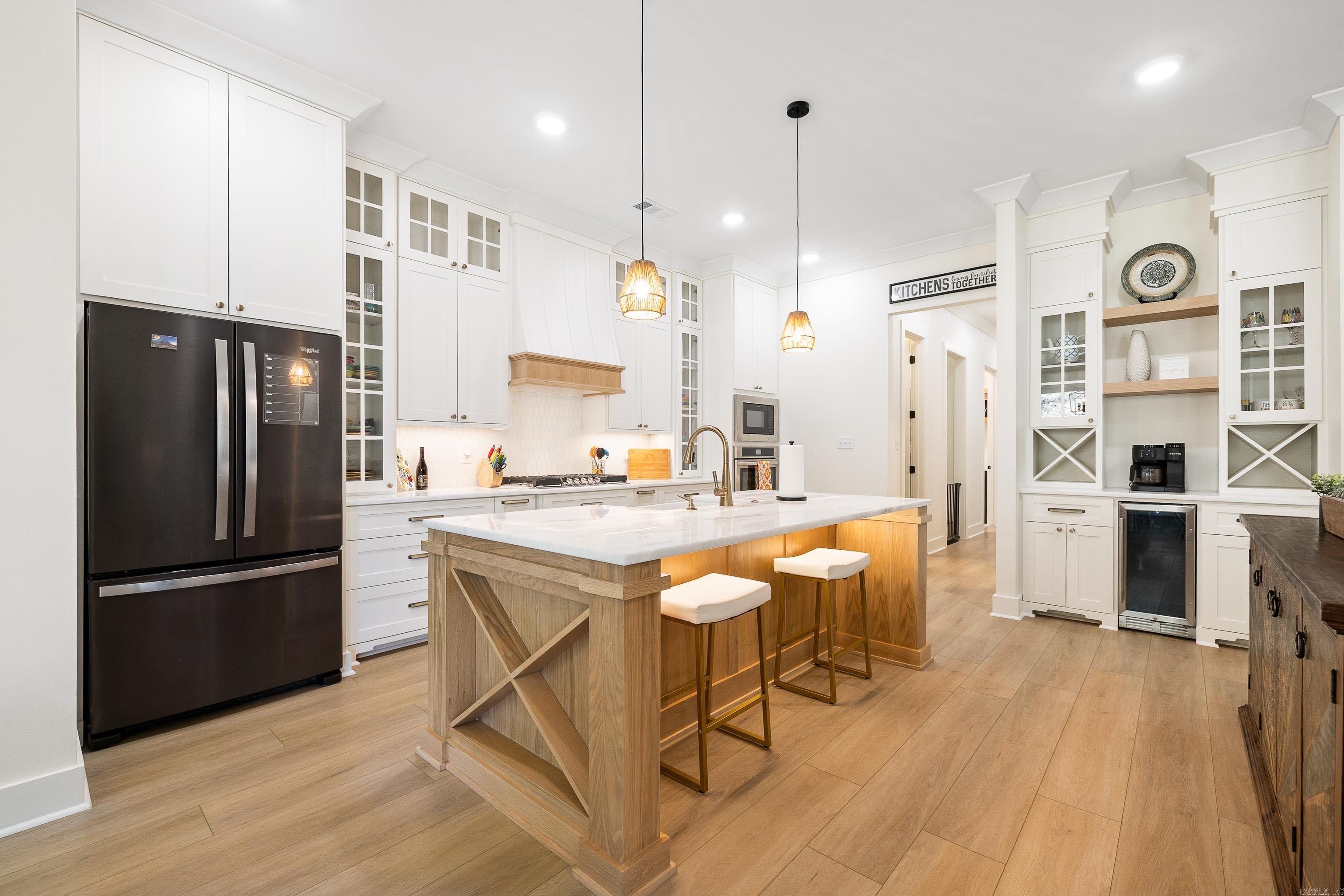 915 Valley Creek