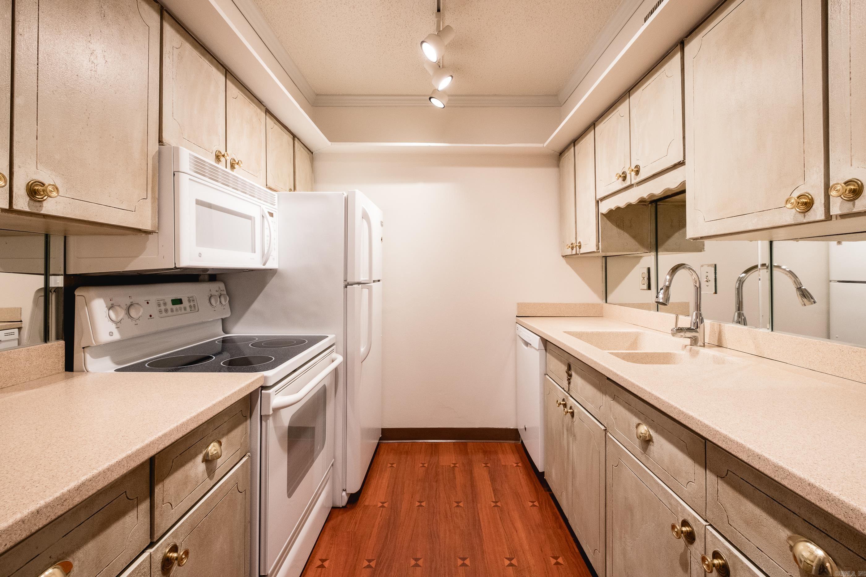 700 E 9th Street Unit 3L