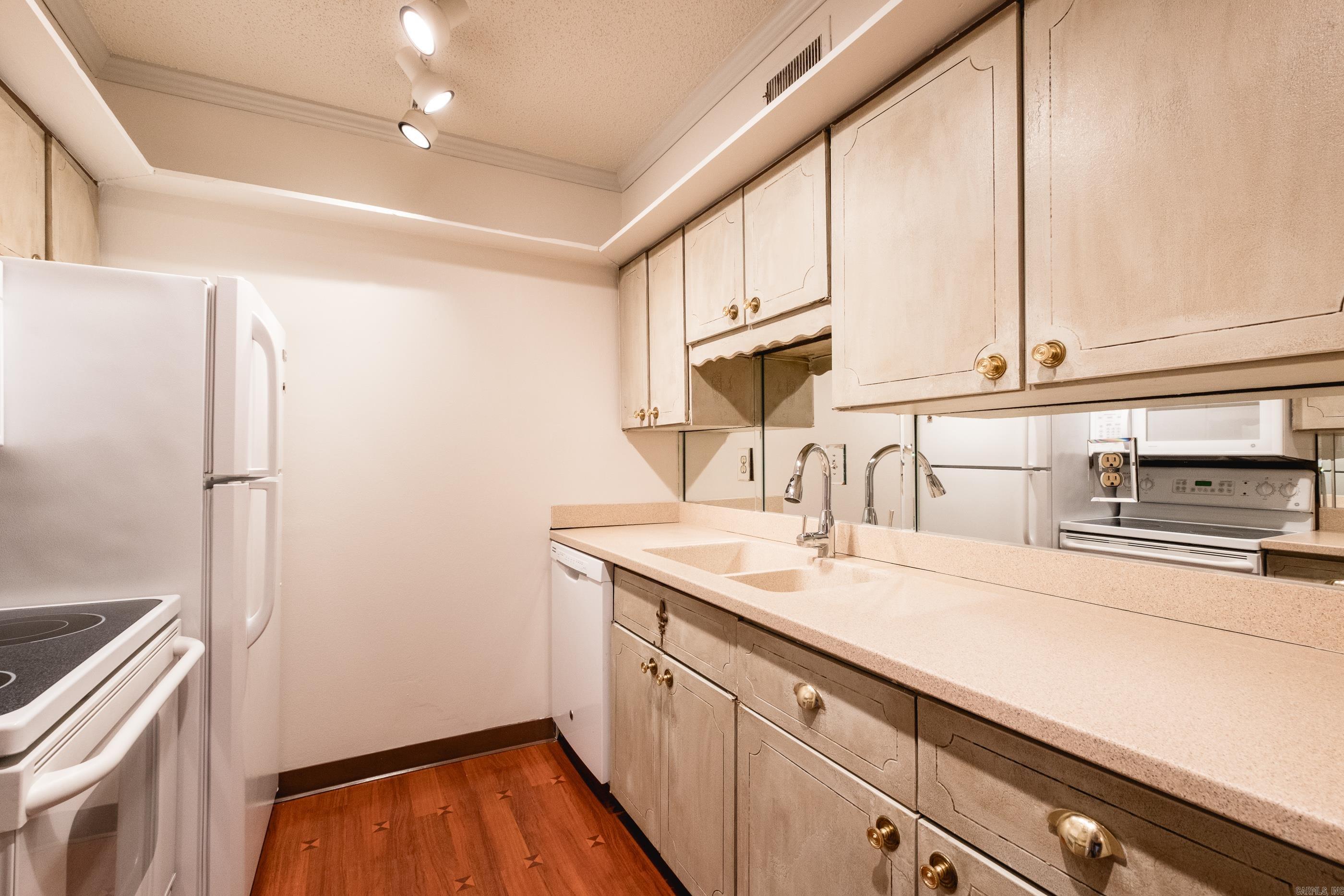 700 E 9th Street Unit 3L