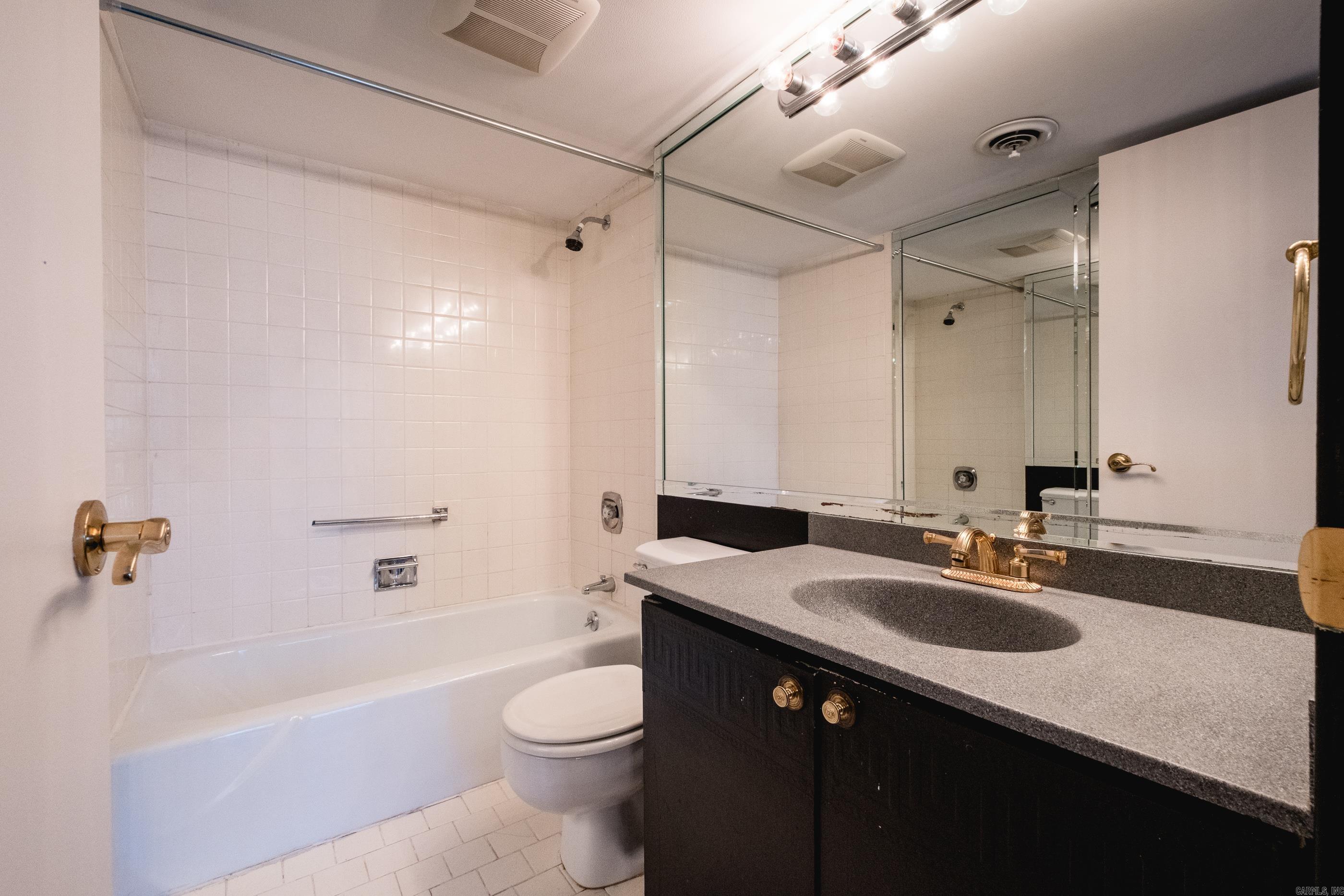 700 E 9th Street Unit 3L