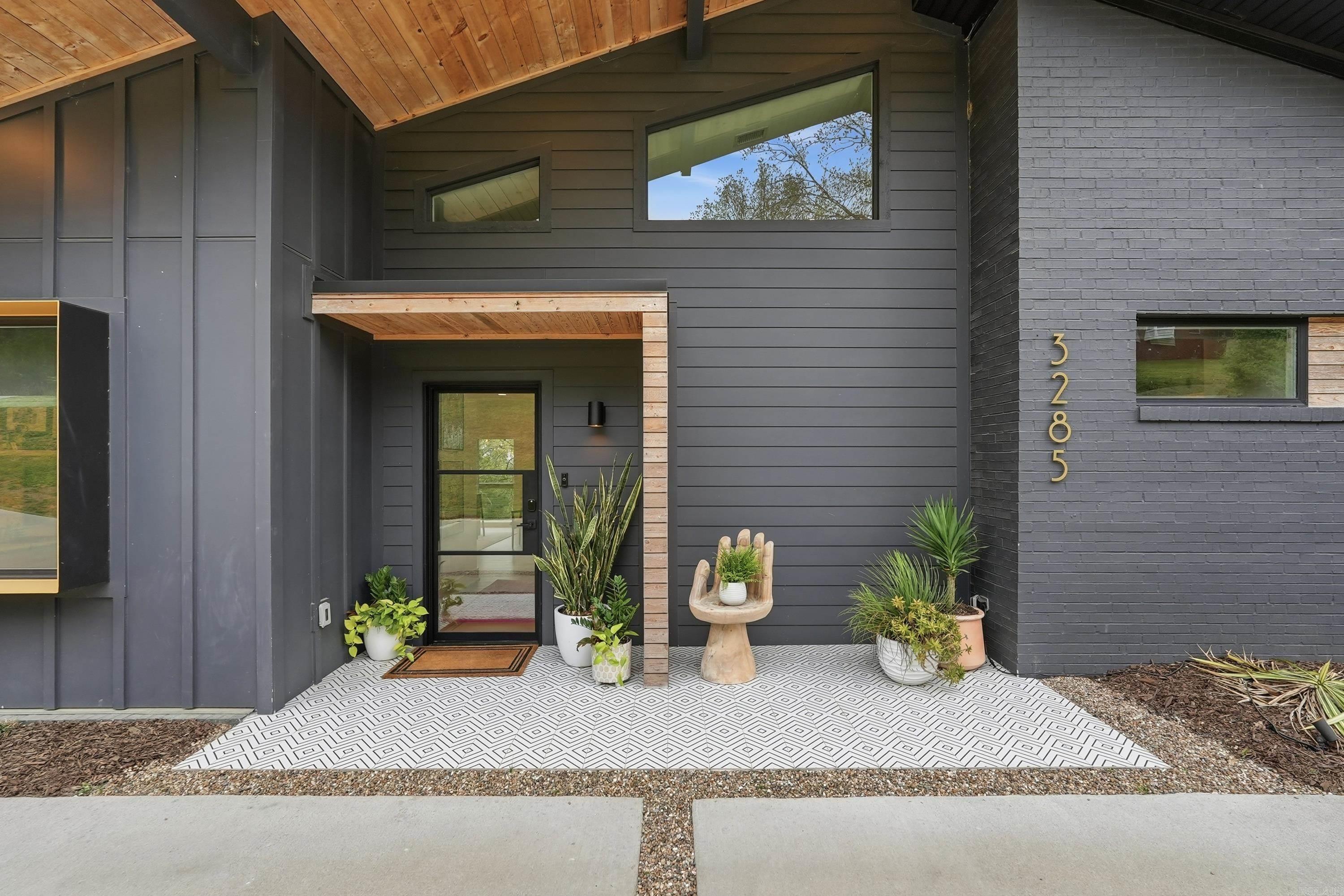 3285 Nob Hill Dr