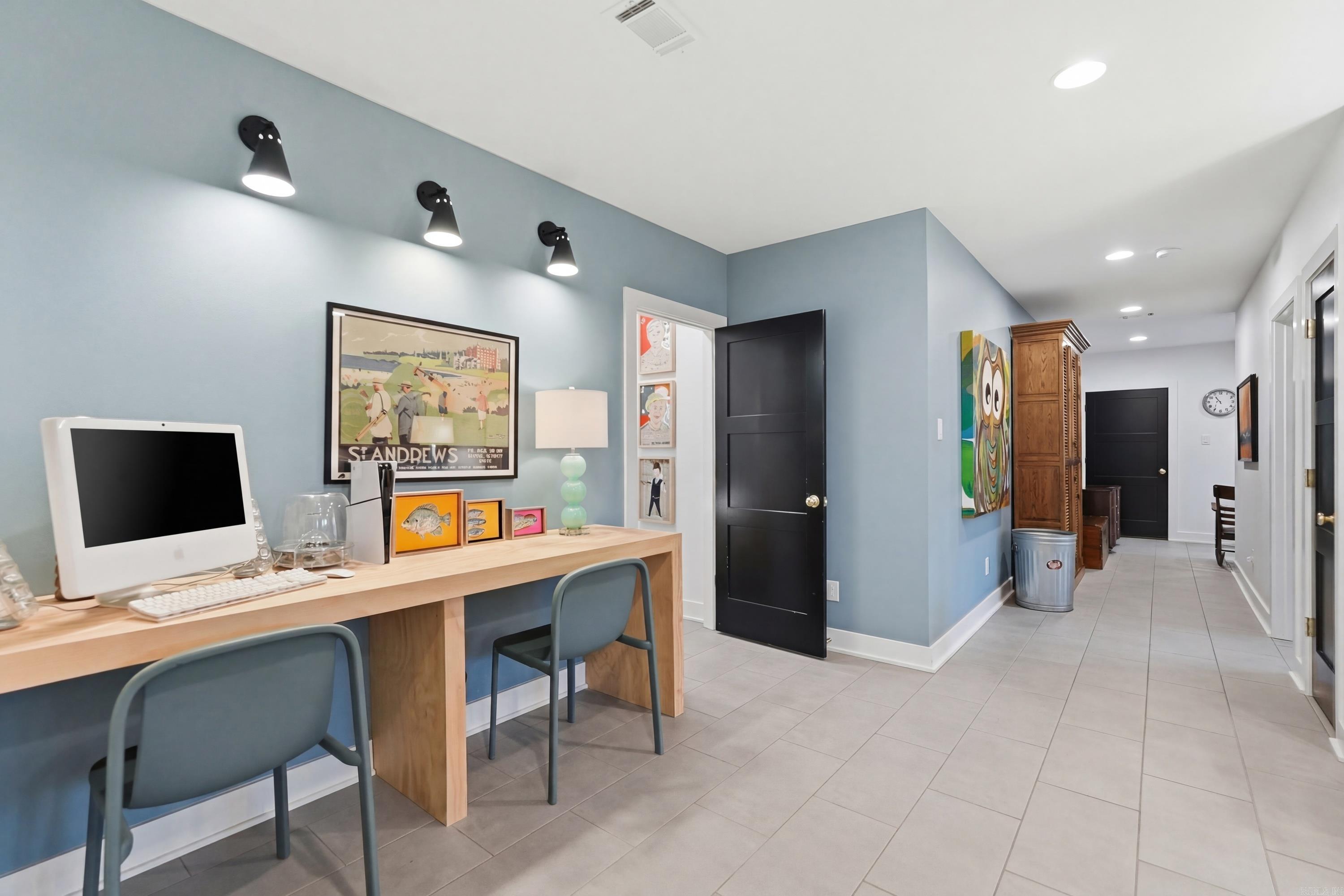 3285 Nob Hill Dr
