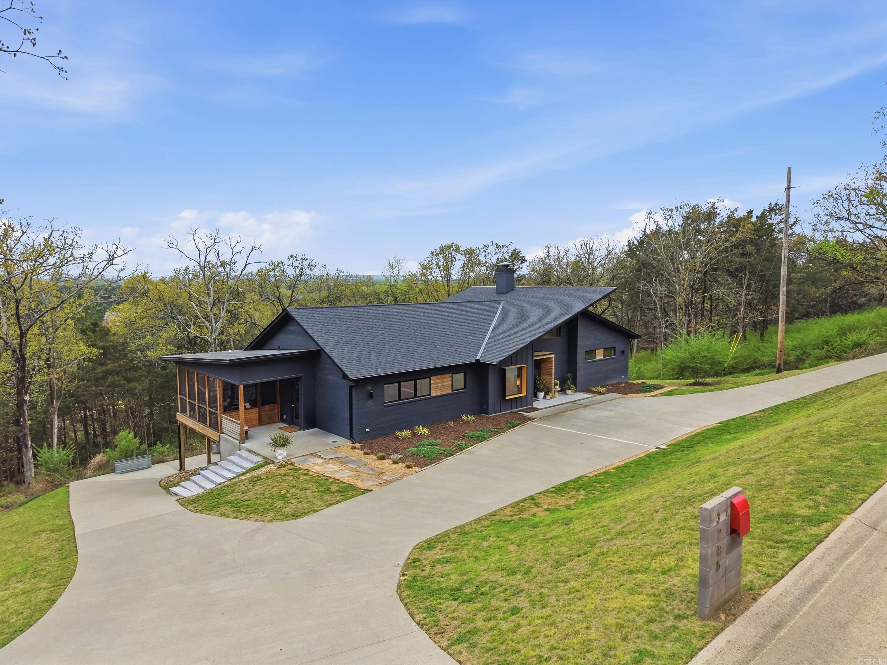 3285 Nob Hill Dr
