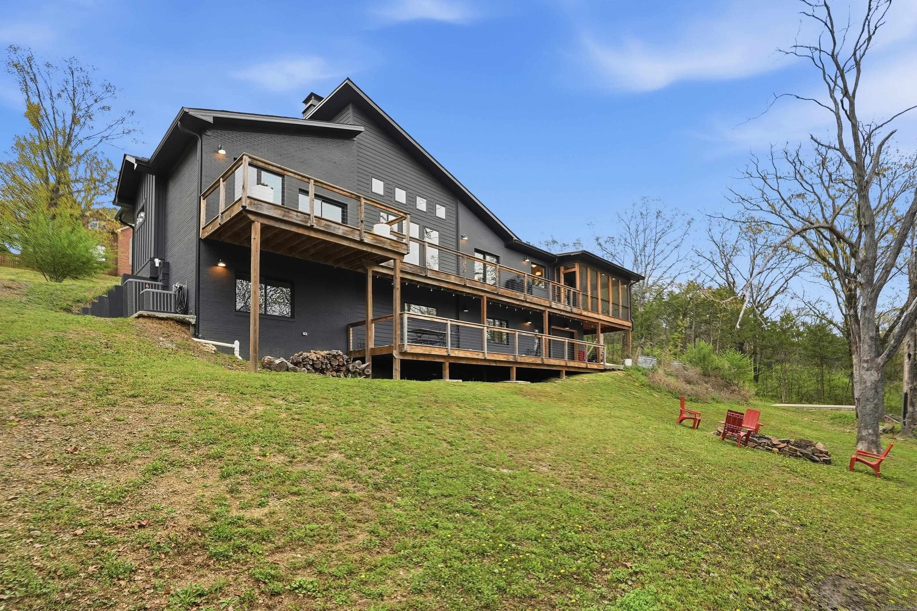 3285 Nob Hill Dr