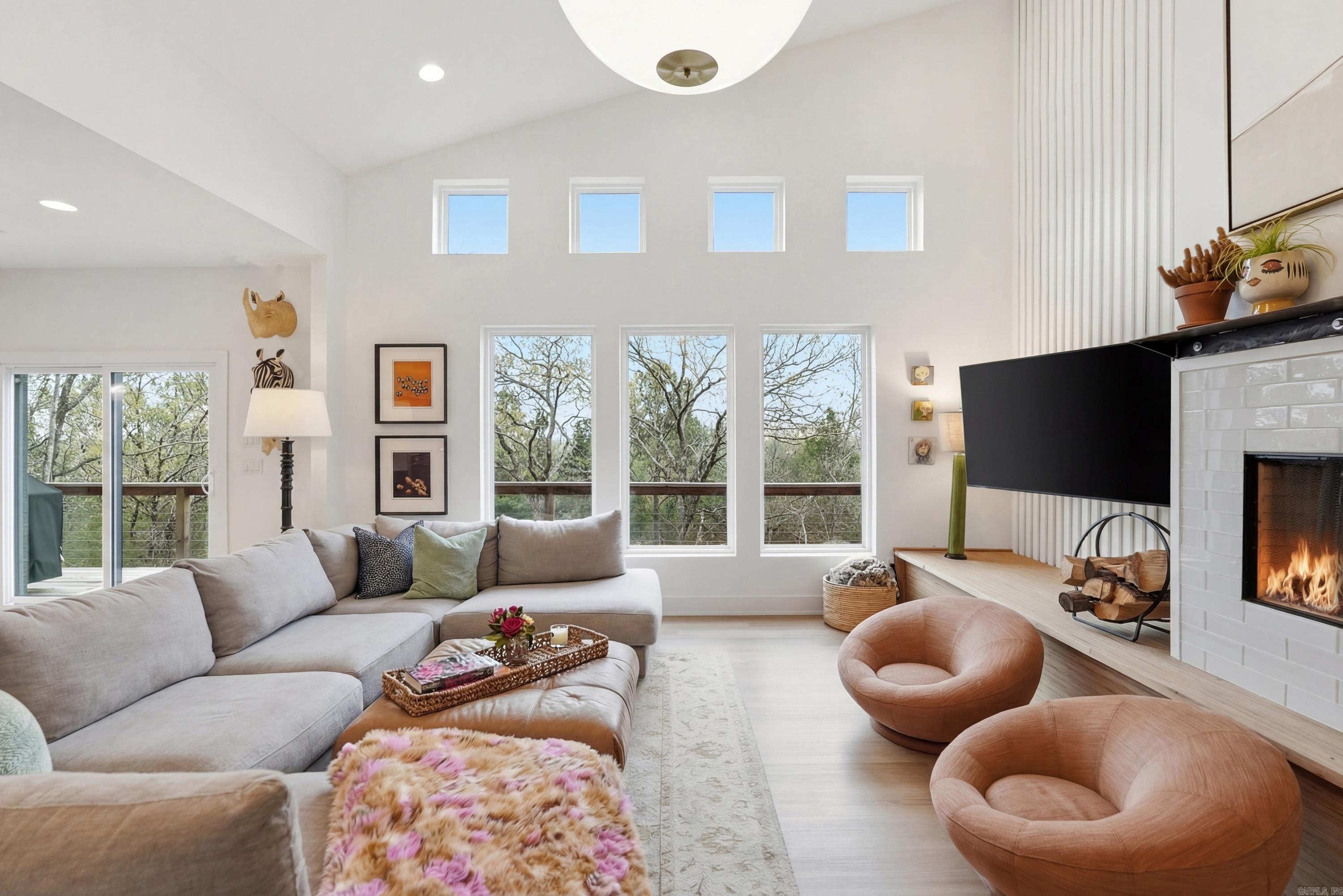 3285 Nob Hill Dr