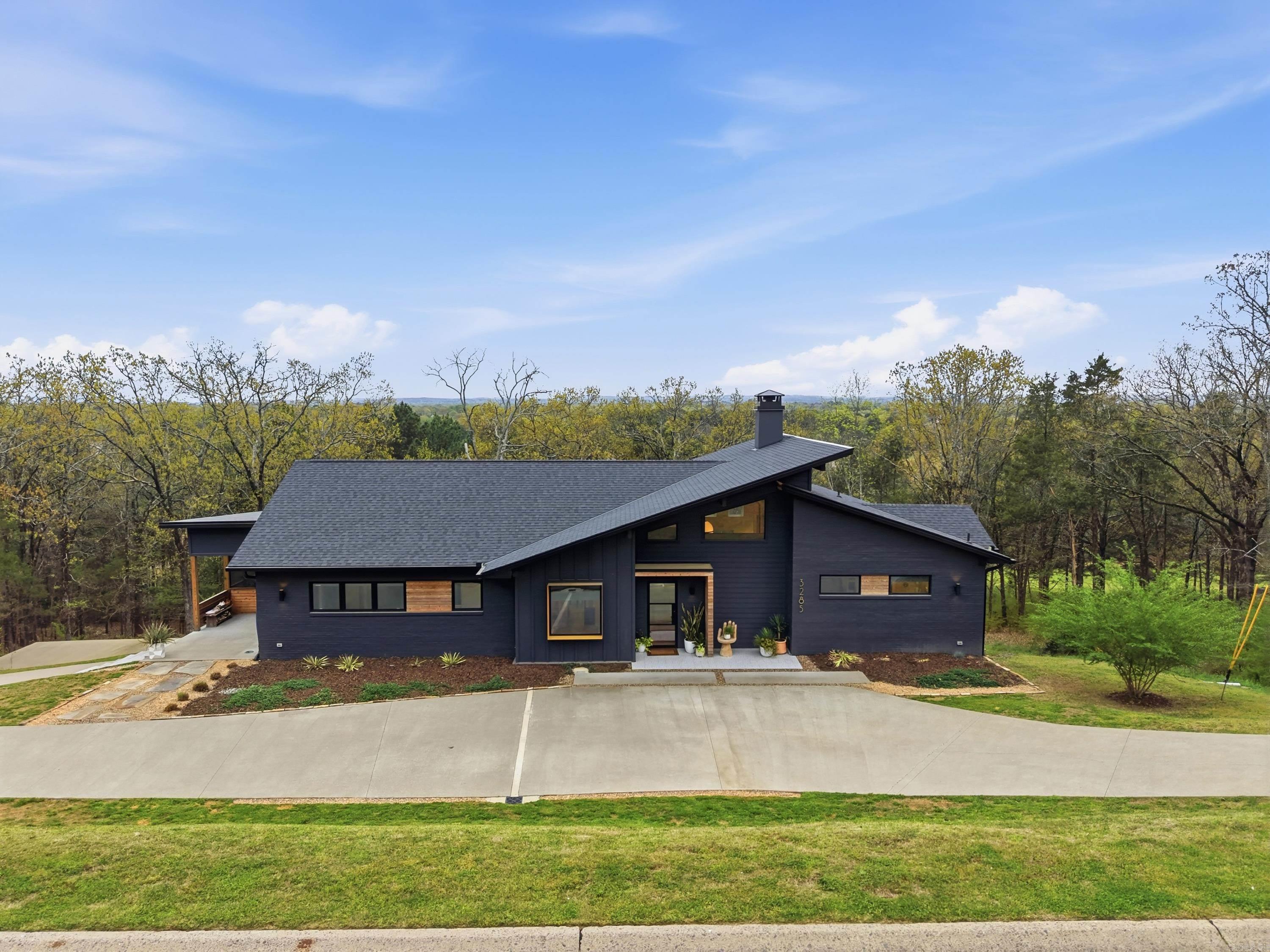 3285 Nob Hill Dr