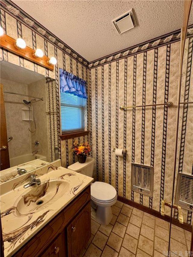 1504 Knoxville