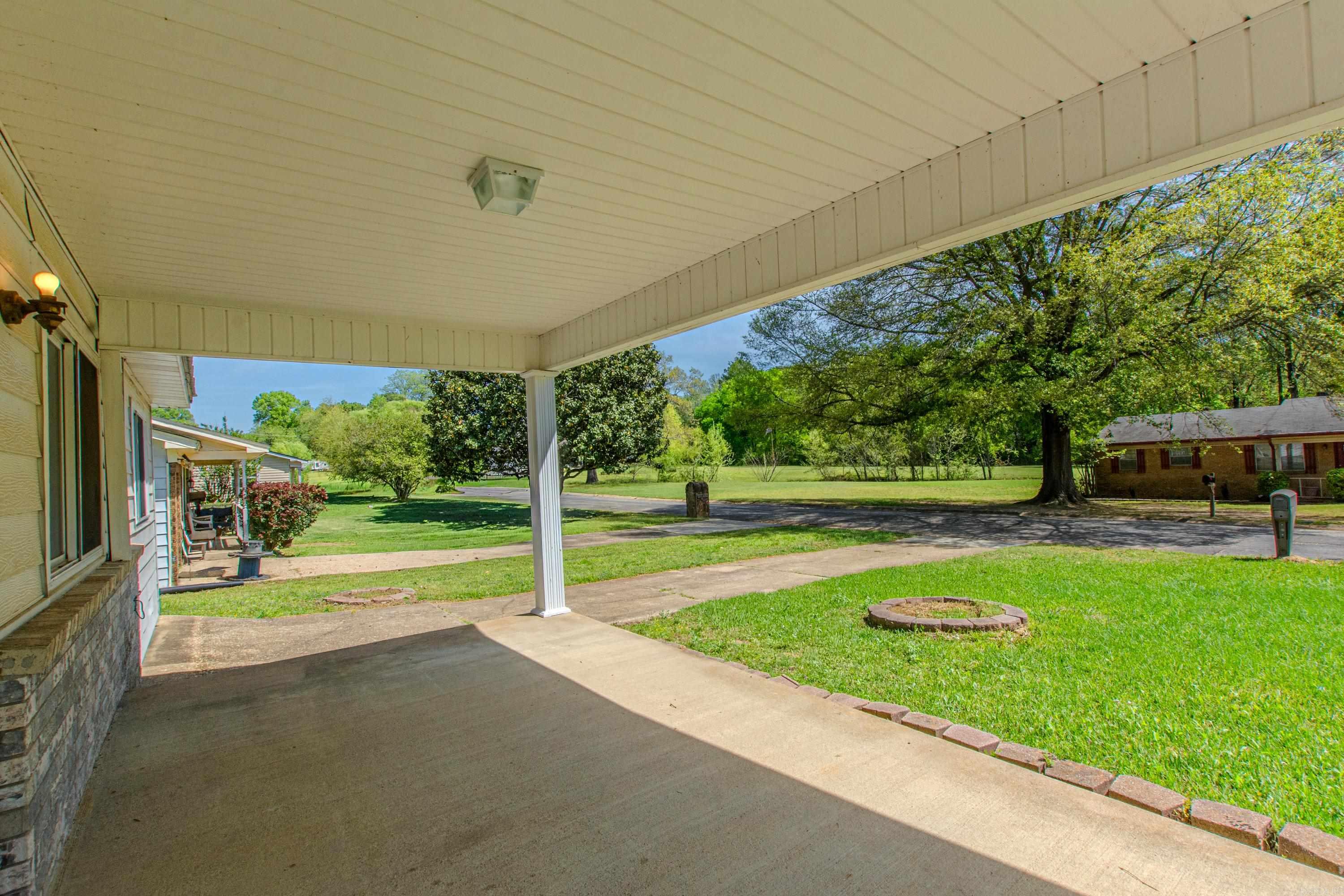 2616 Meadow Lane