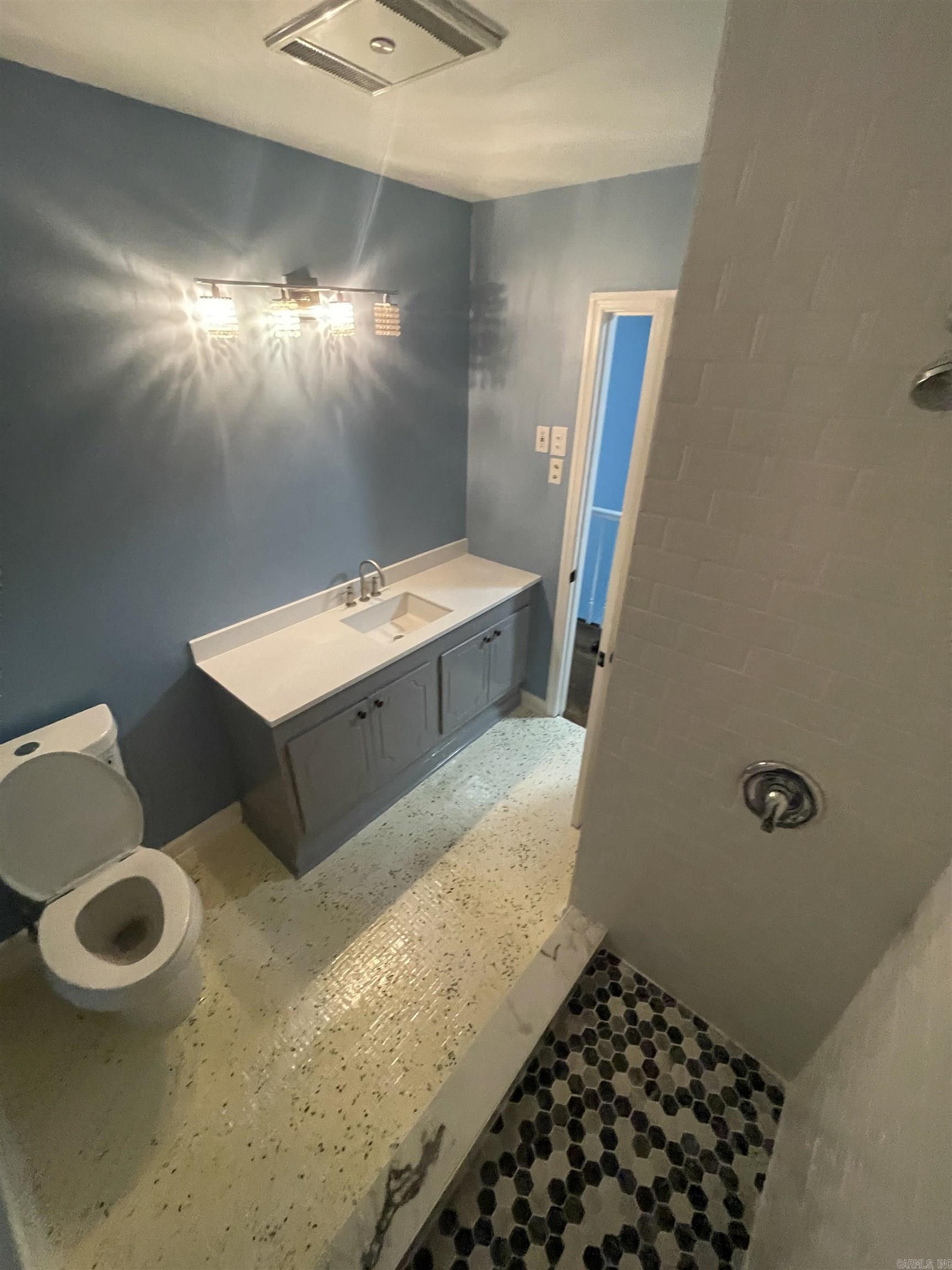 1824 N Hughes St., Apt 11