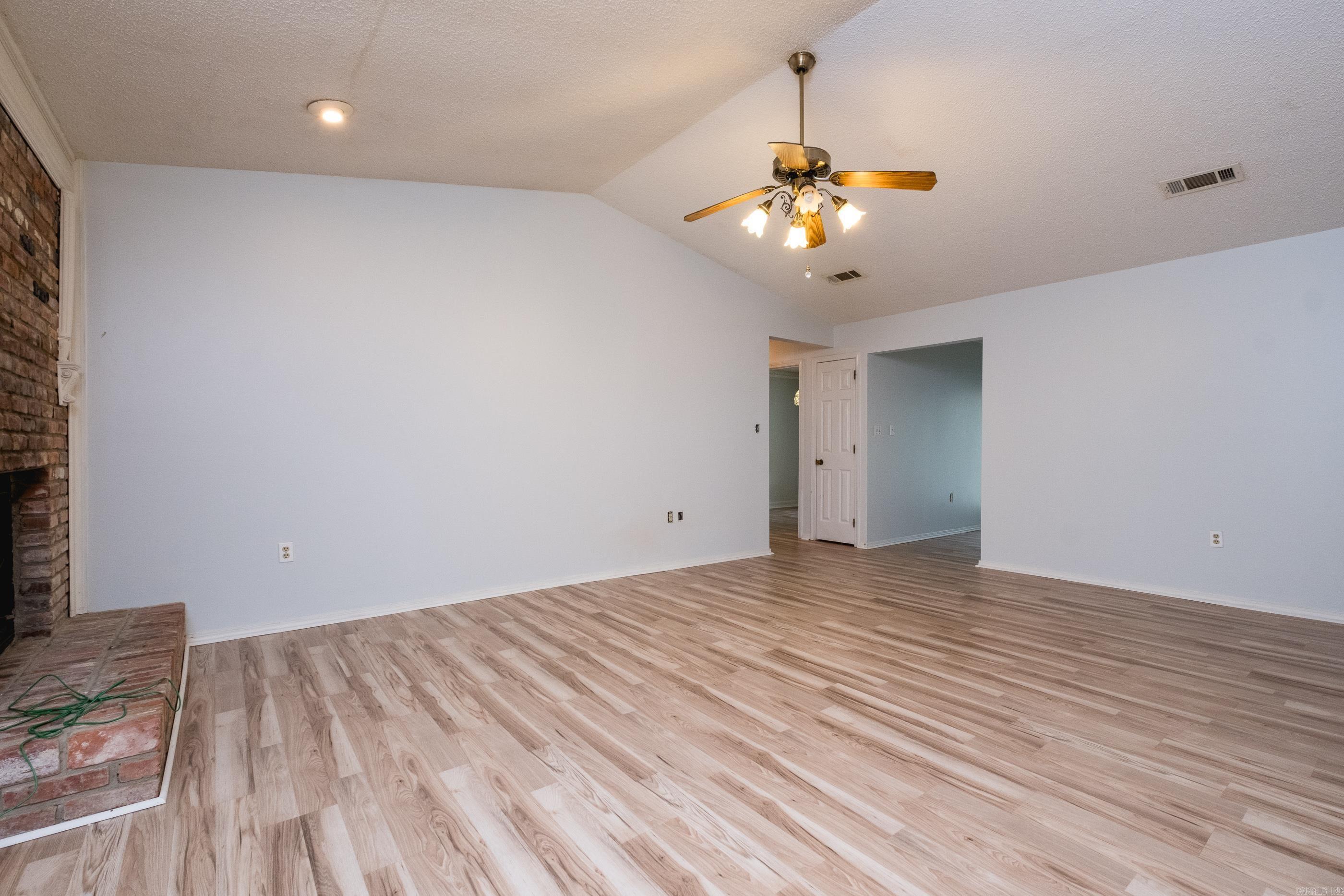 8 Tracy Austin Ct