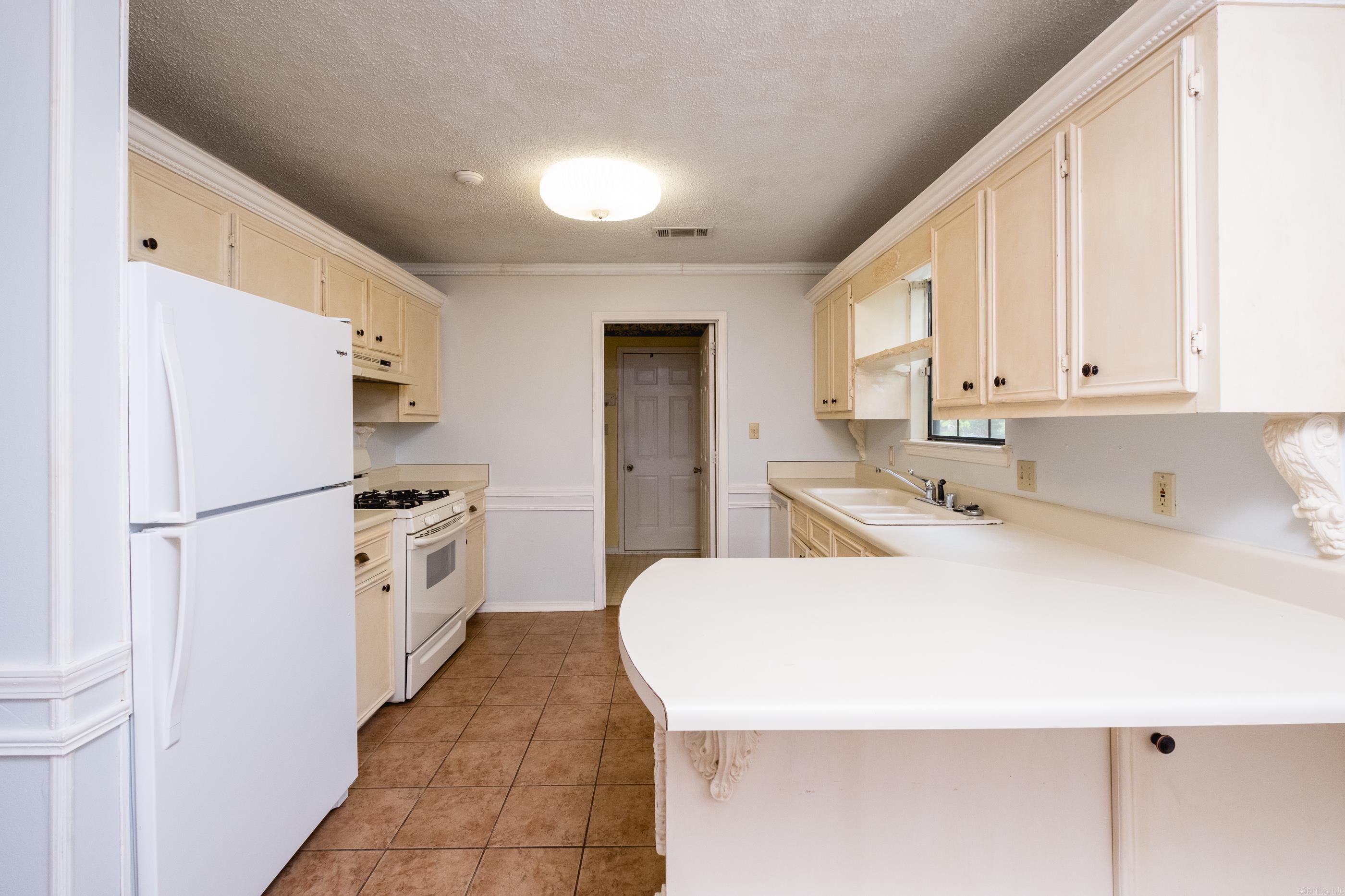 8 Tracy Austin Ct