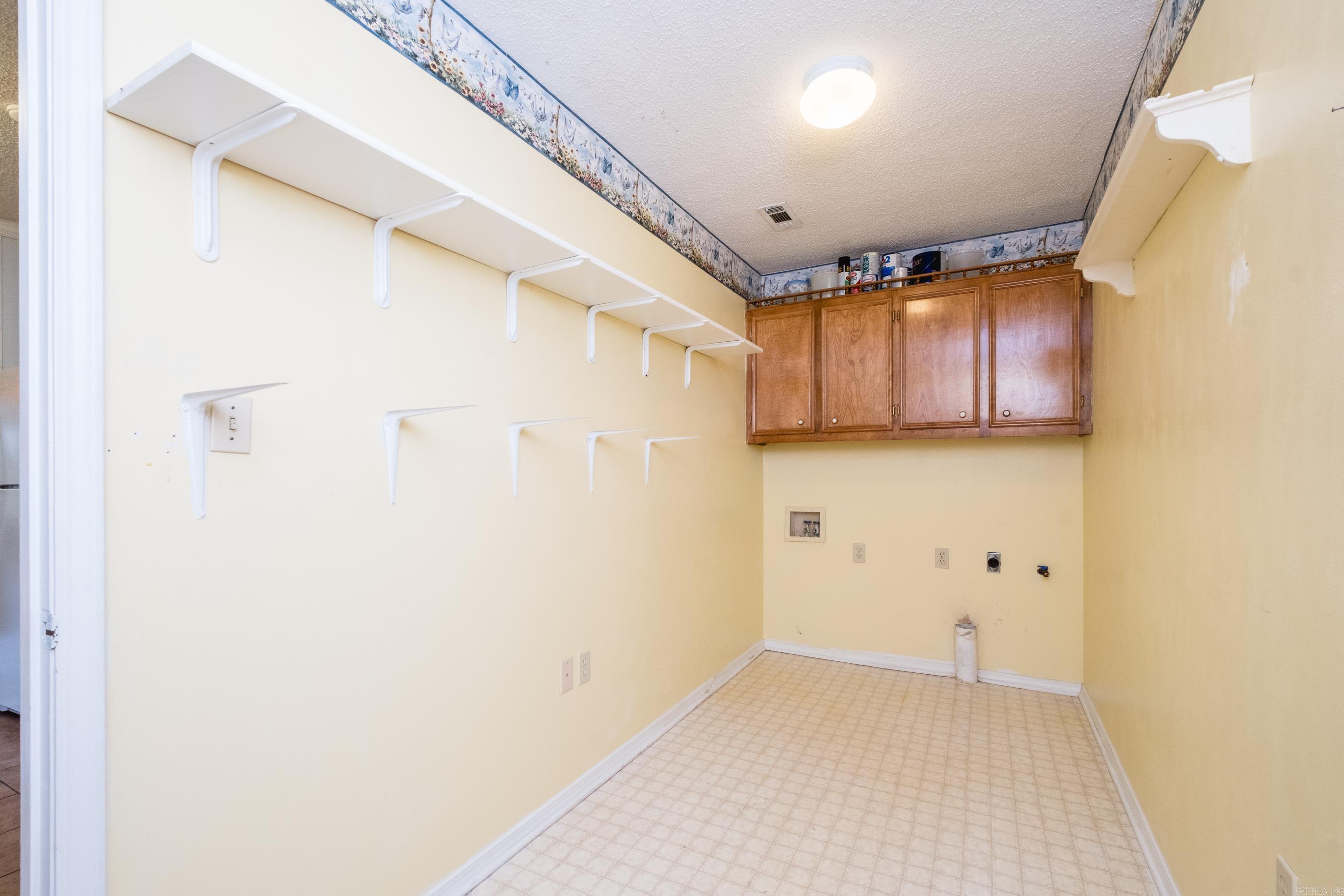 8 Tracy Austin Ct