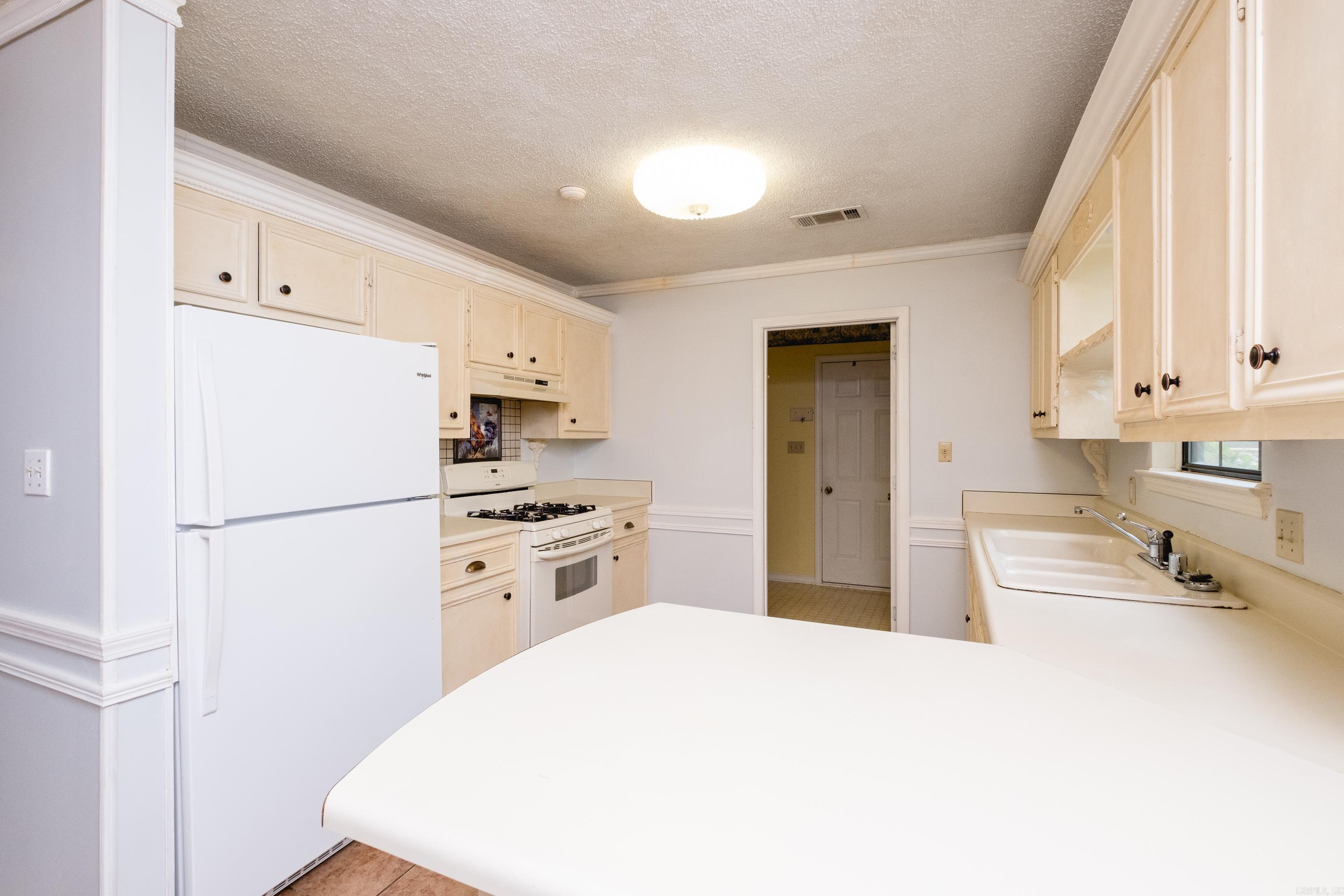 8 Tracy Austin Ct