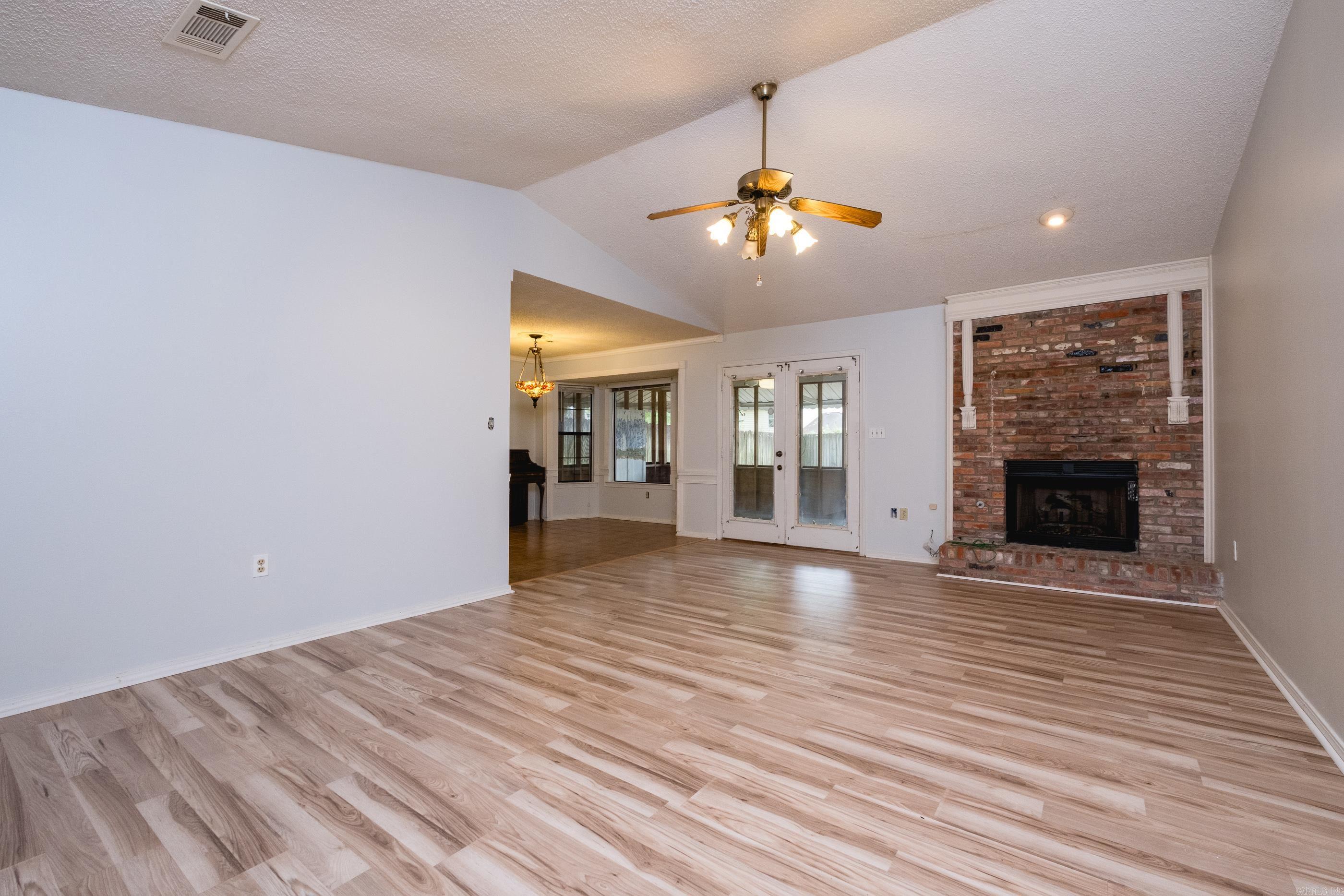 8 Tracy Austin Ct