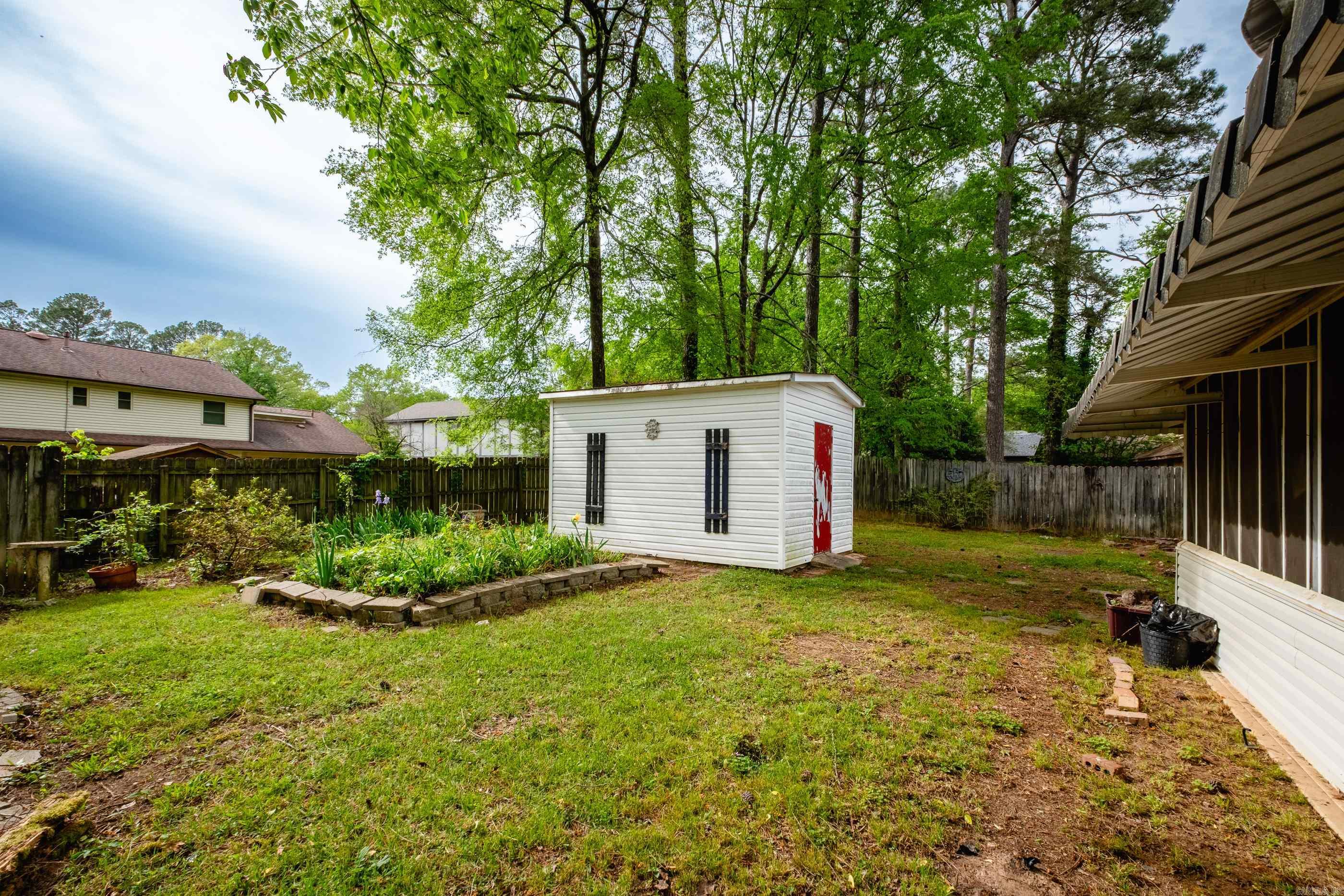 8 Tracy Austin Ct
