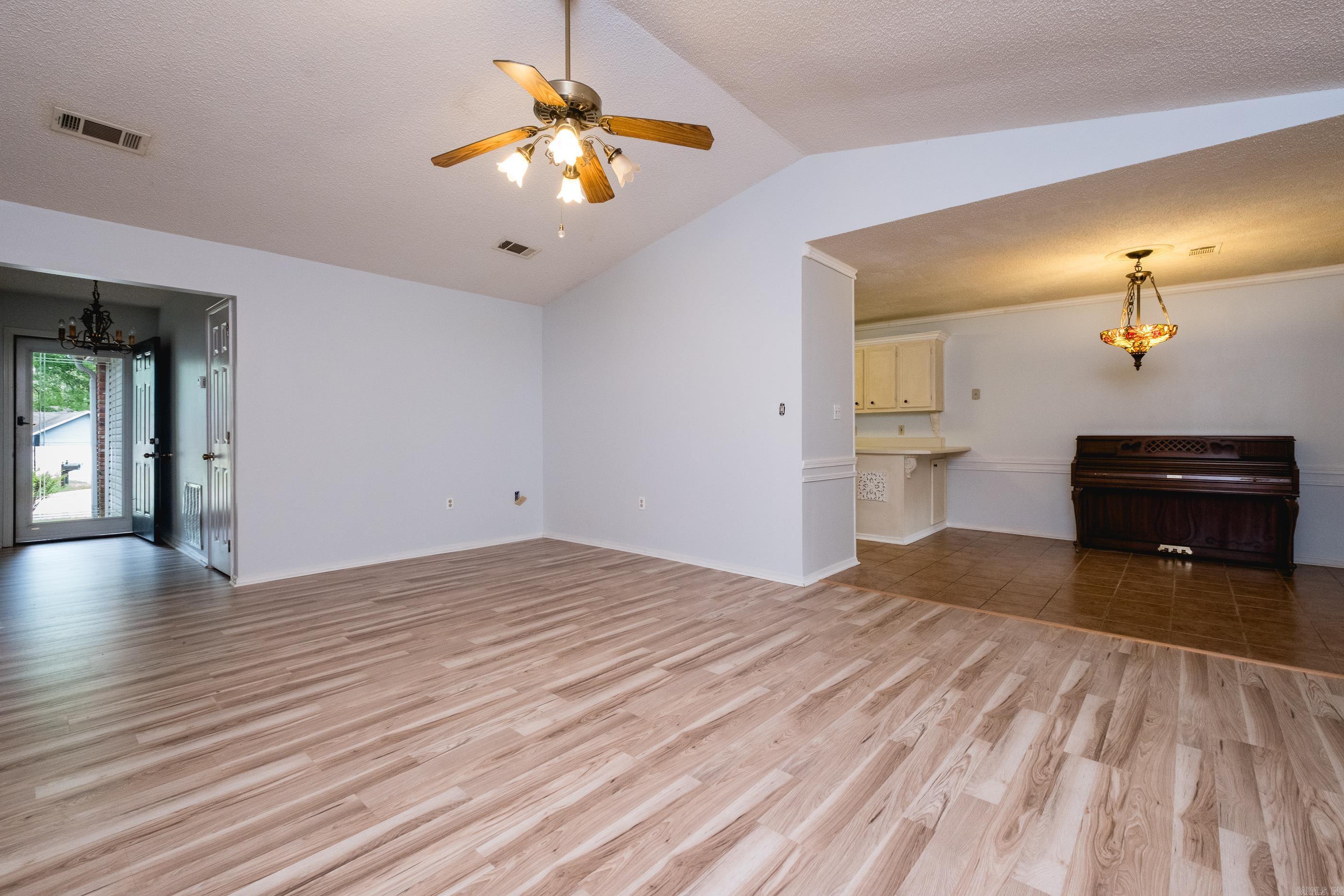 8 Tracy Austin Ct
