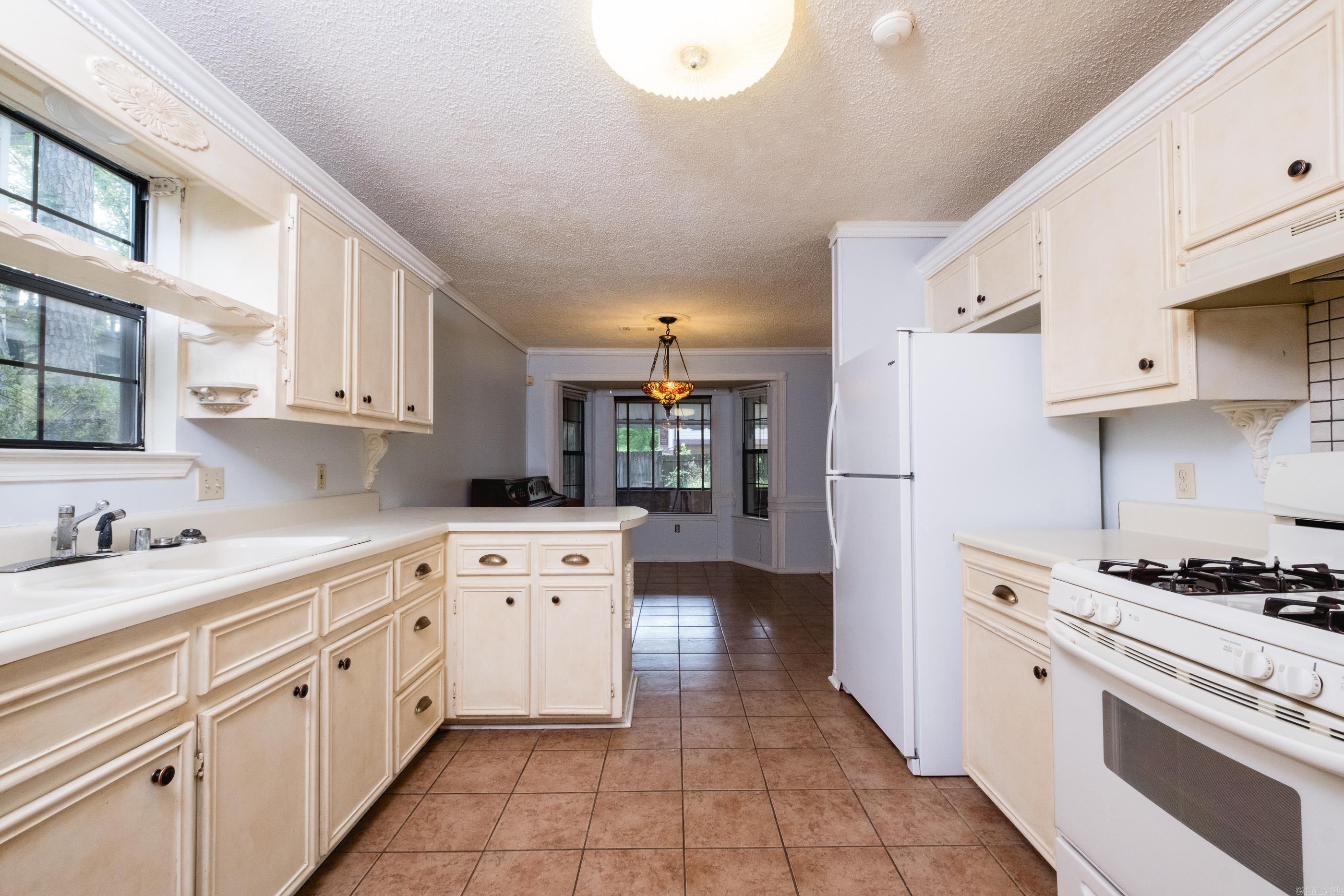 8 Tracy Austin Ct