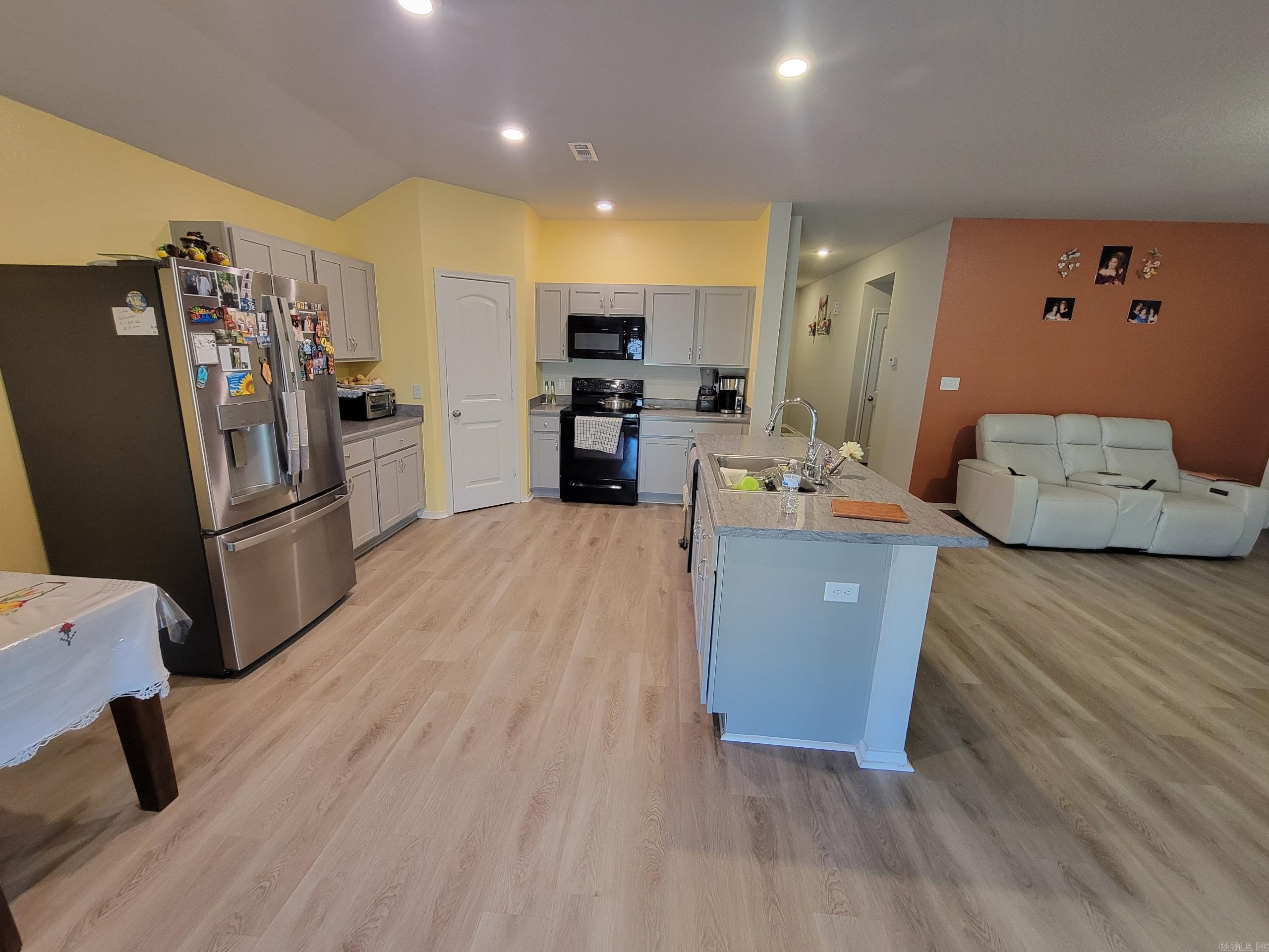 27 Curly Leaf Lane
