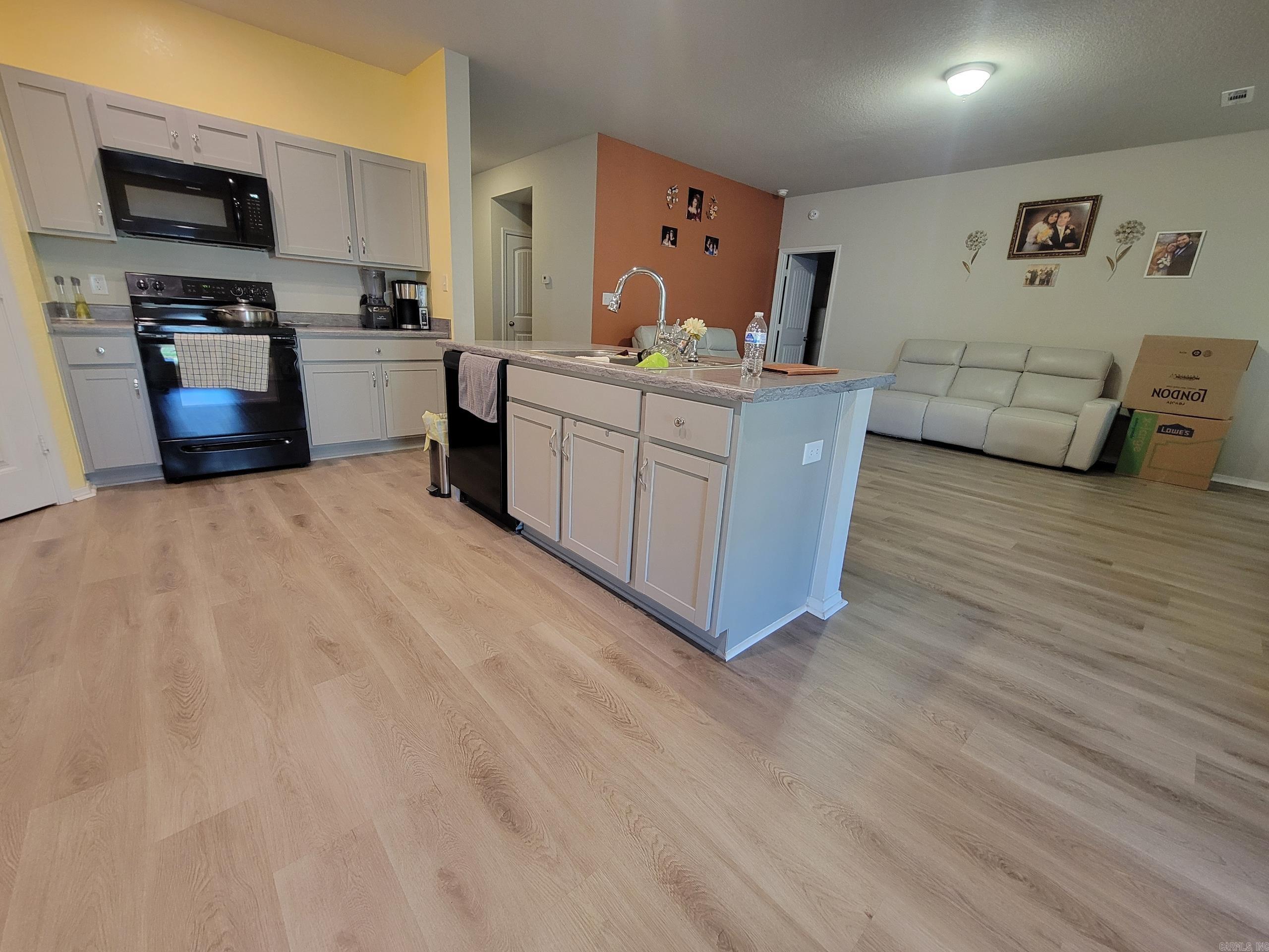 27 Curly Leaf Lane