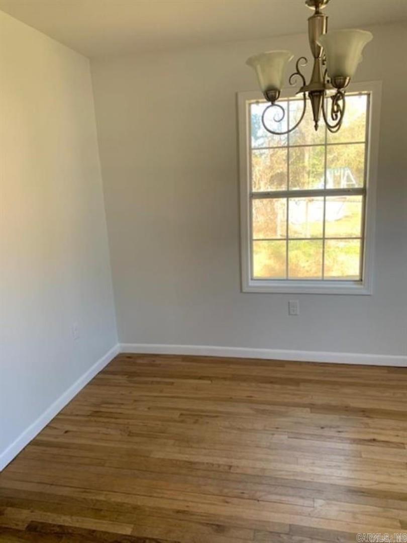 861 Crestwood