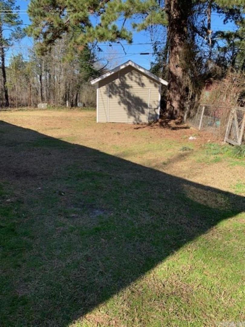 861 Crestwood