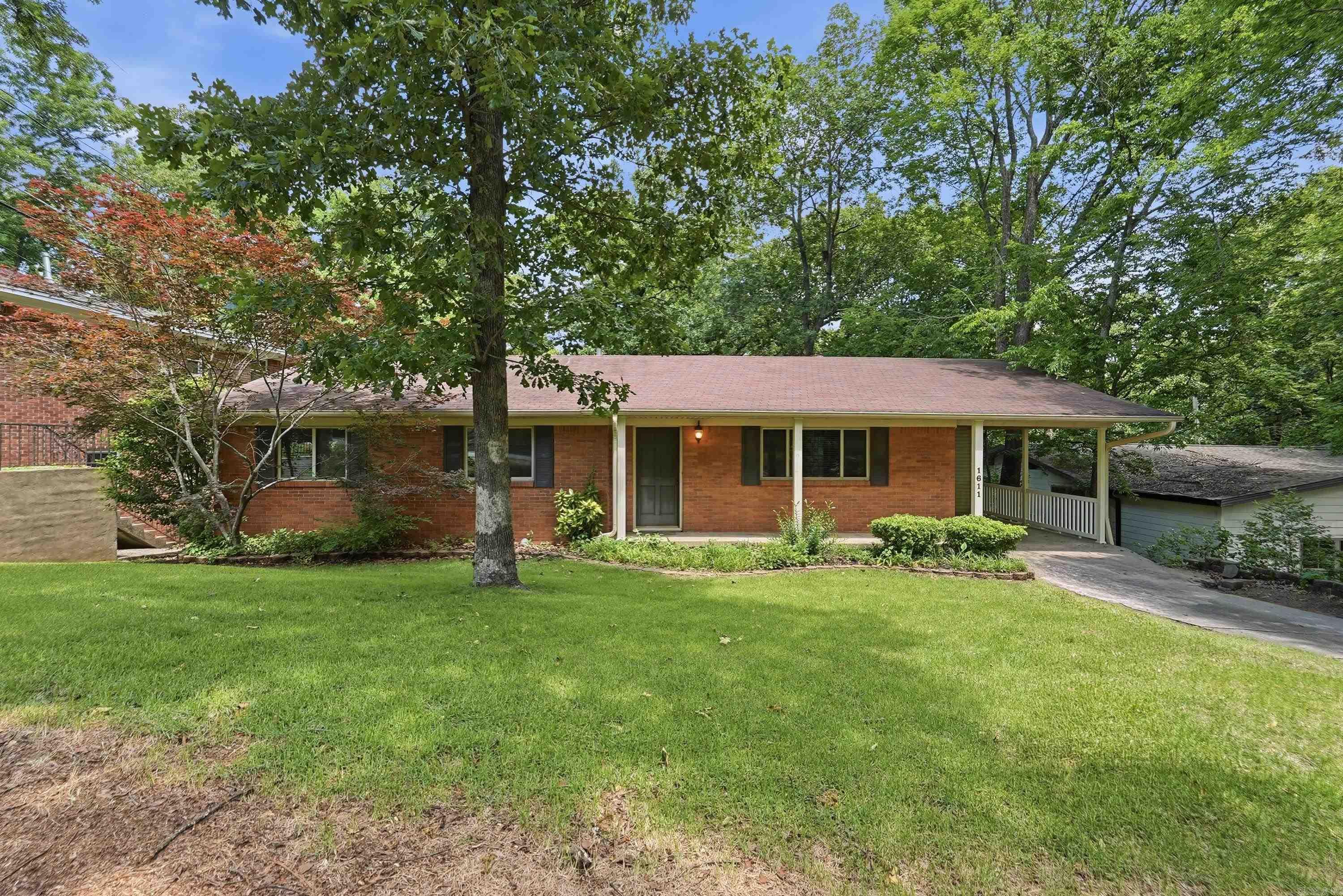 1611 Grove Hill Road