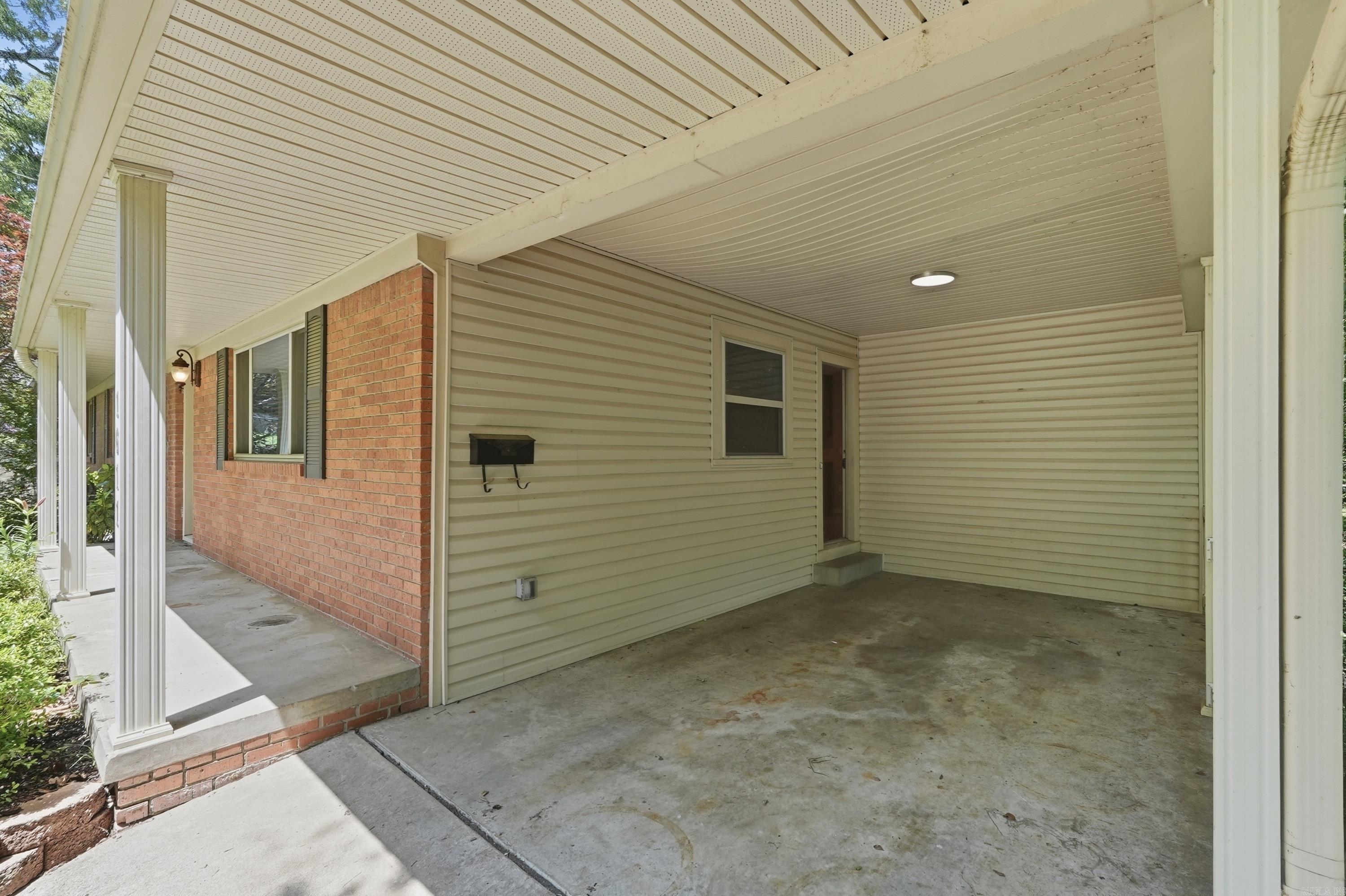 1611 Grove Hill Road