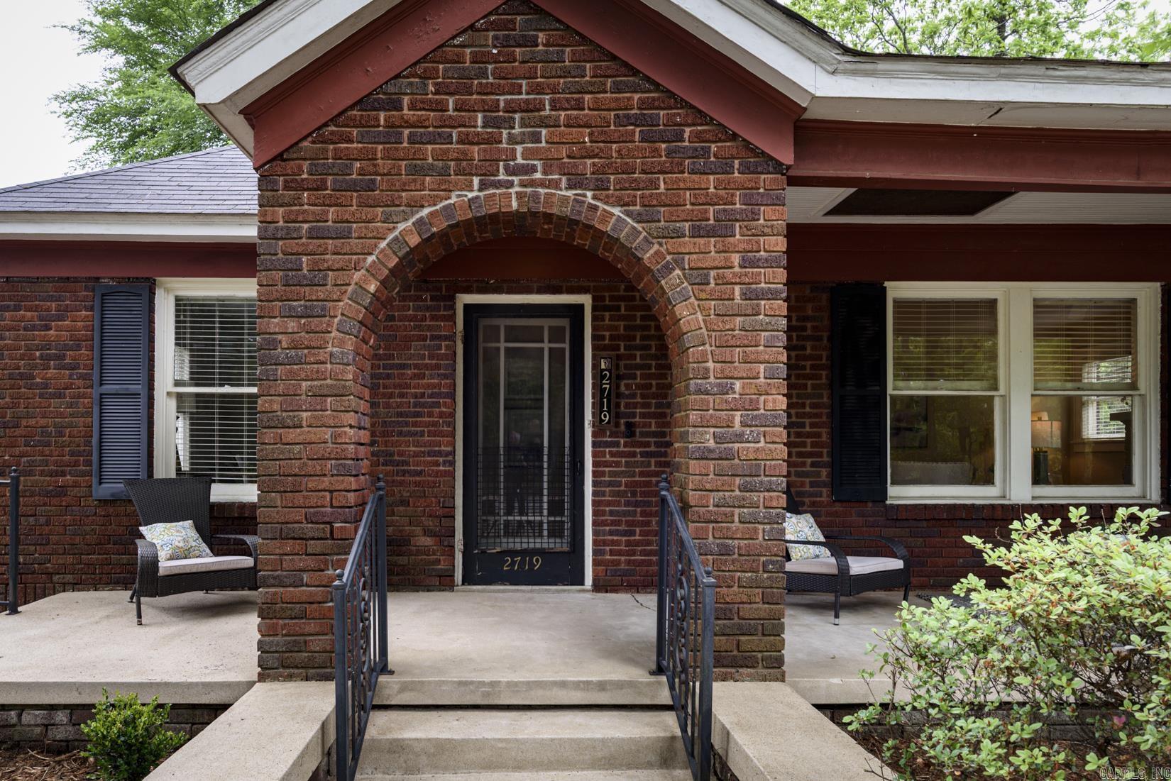 2719 N University Avenue