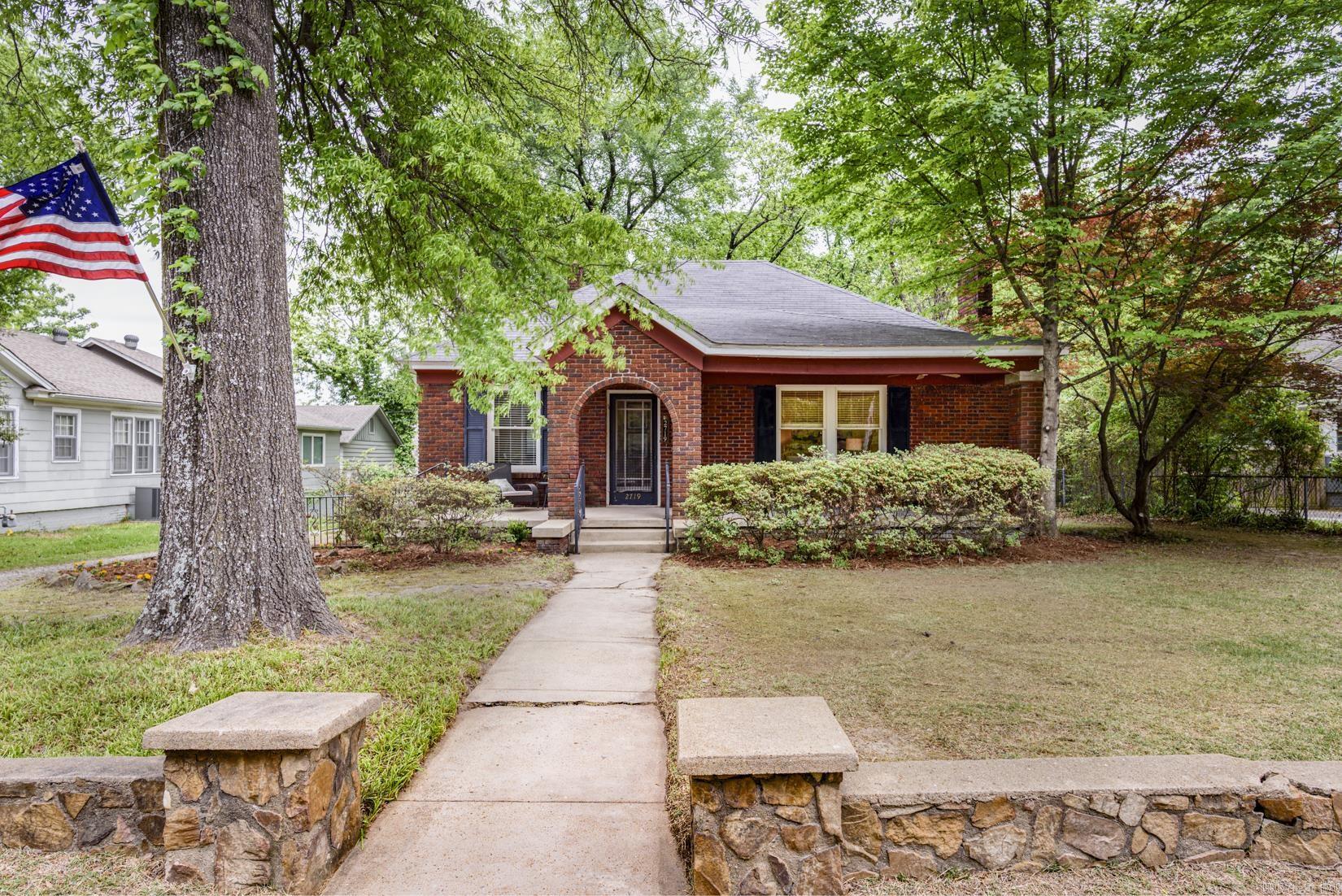 2719 N University Avenue