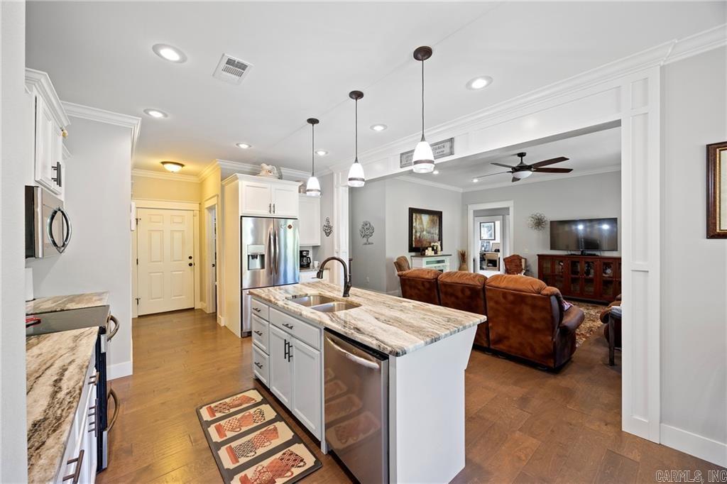 325 Crestwood Lane